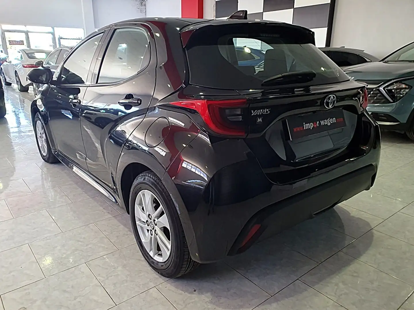 Toyota Yaris 120H 1.5 Active Tech Negro - 2