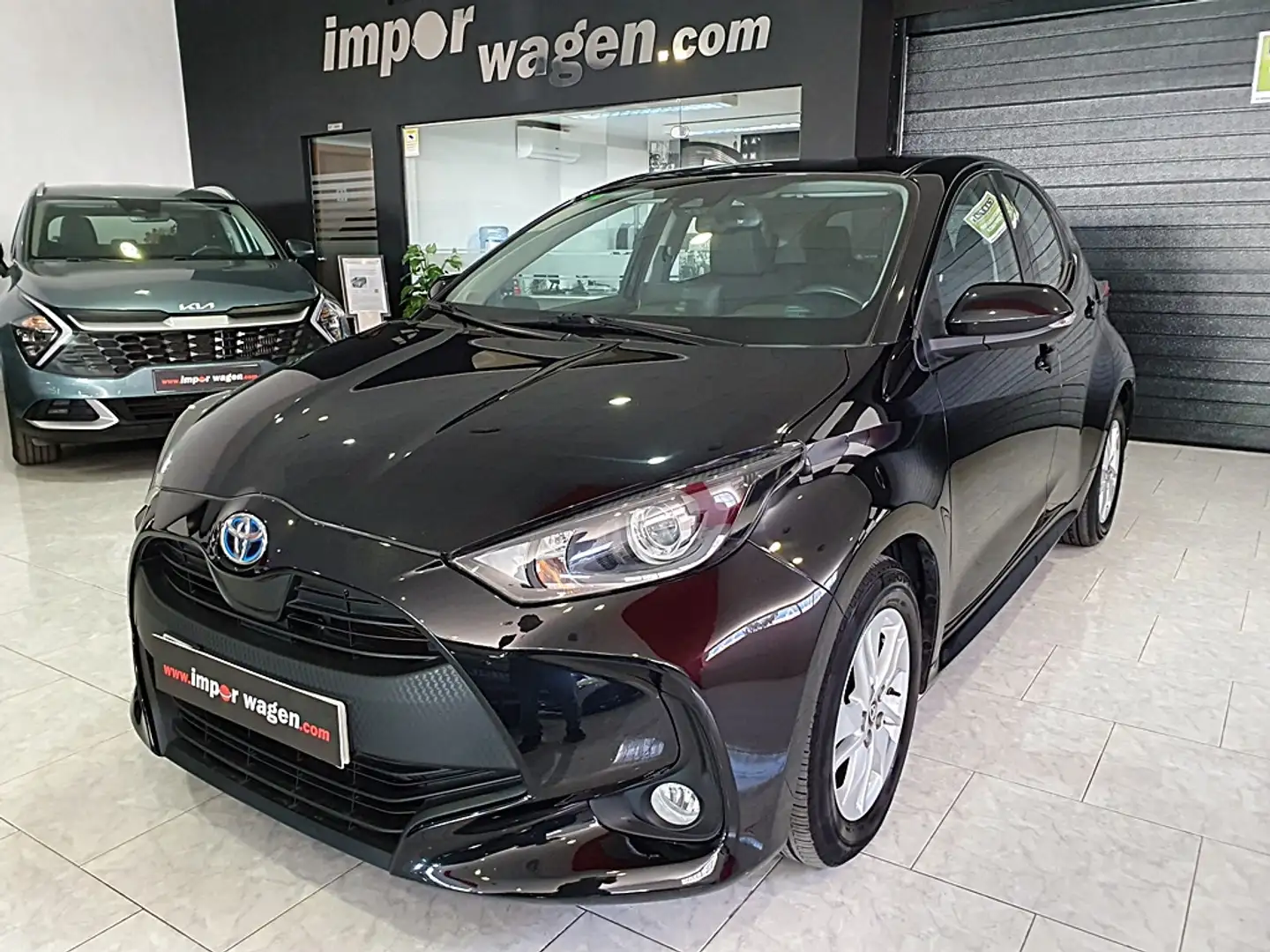 Toyota Yaris 120H 1.5 Active Tech Negro - 1