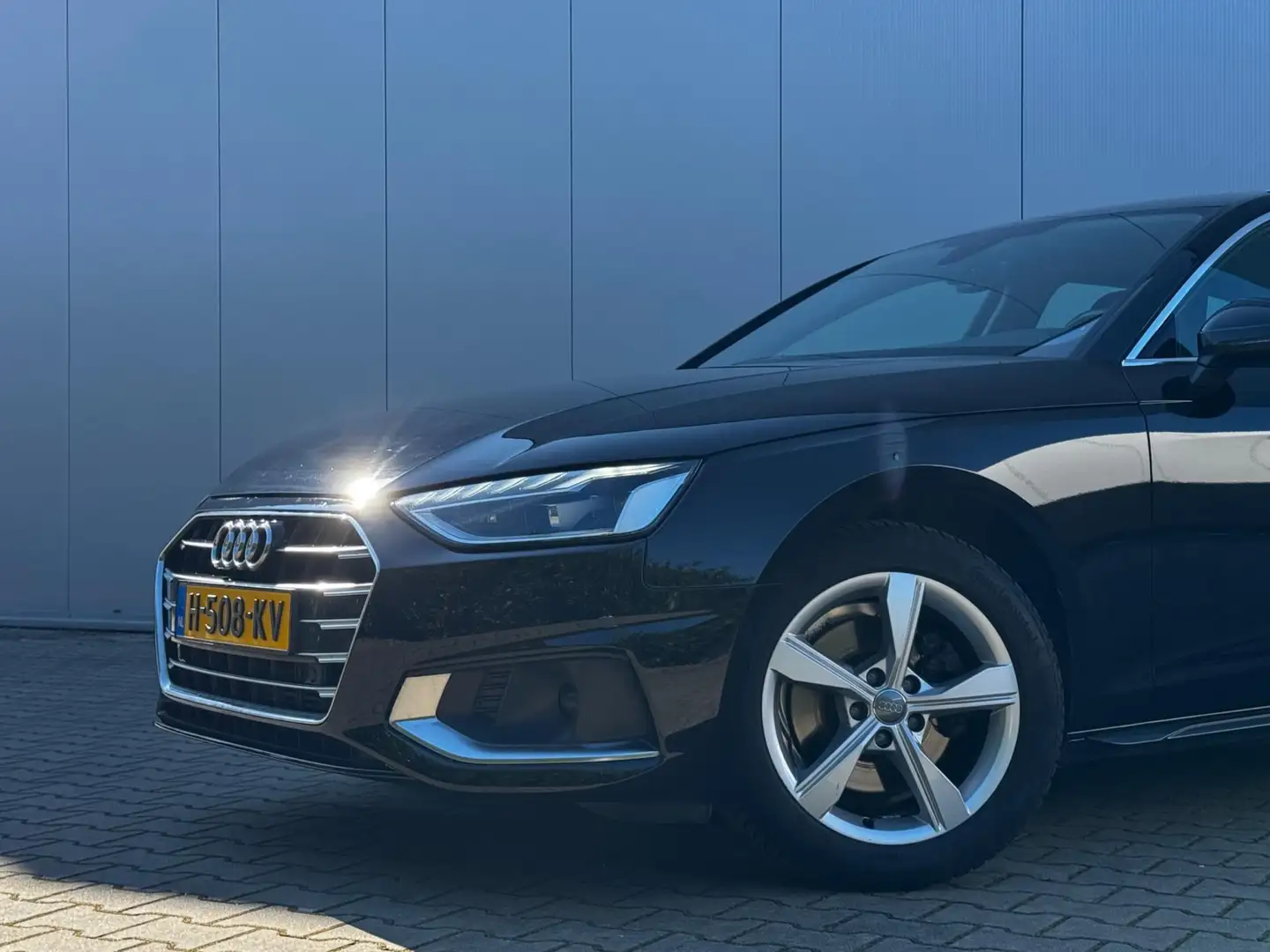 Audi A4 Avant 35TFSI LAUNCHE EDITION TREKHAAK ORIGINEEL NE Zwart - 2