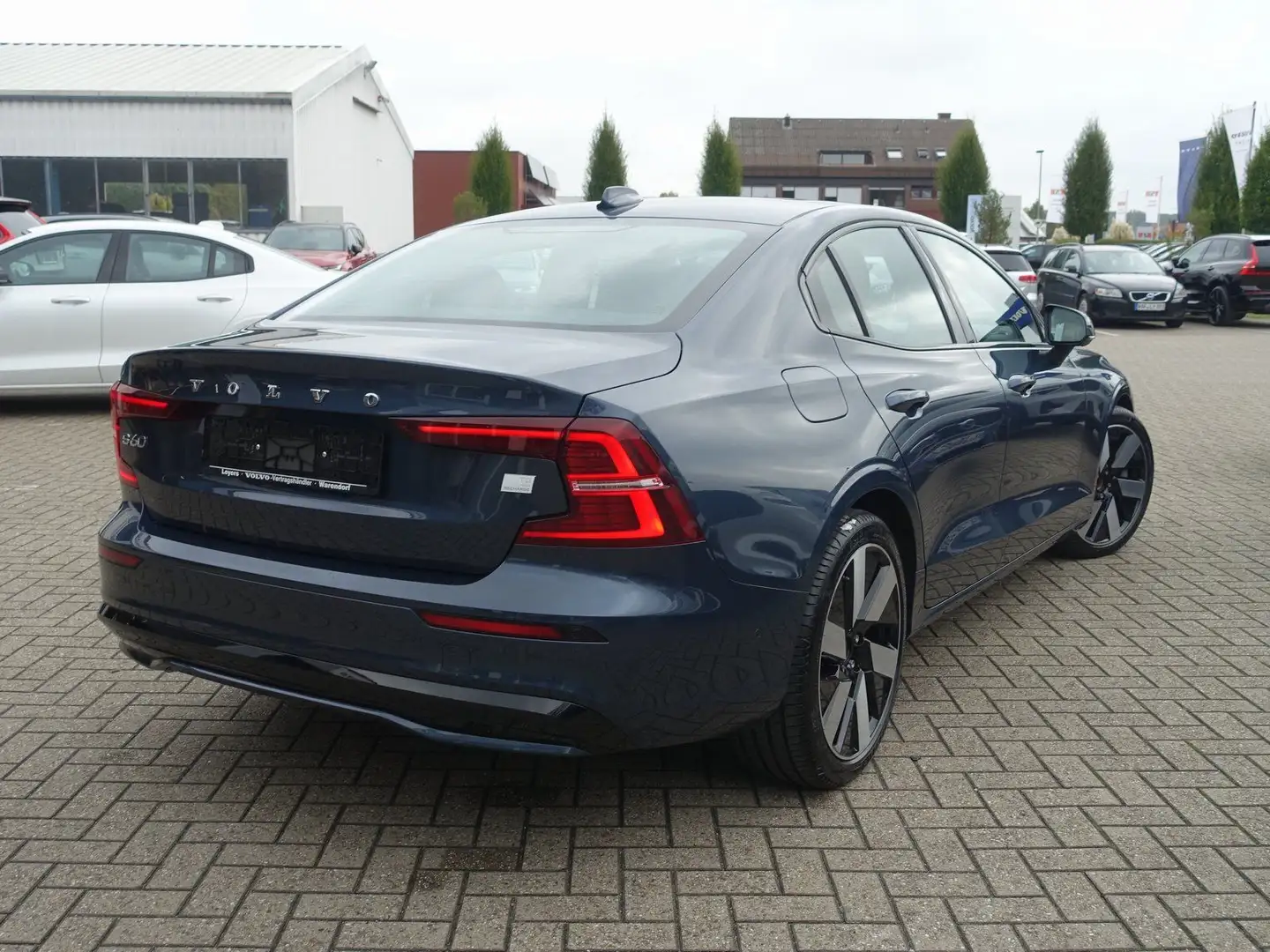 Volvo S60 Recharge Ultimate T8 AWD/360°Cam/B&W/HeadUp Blau - 2