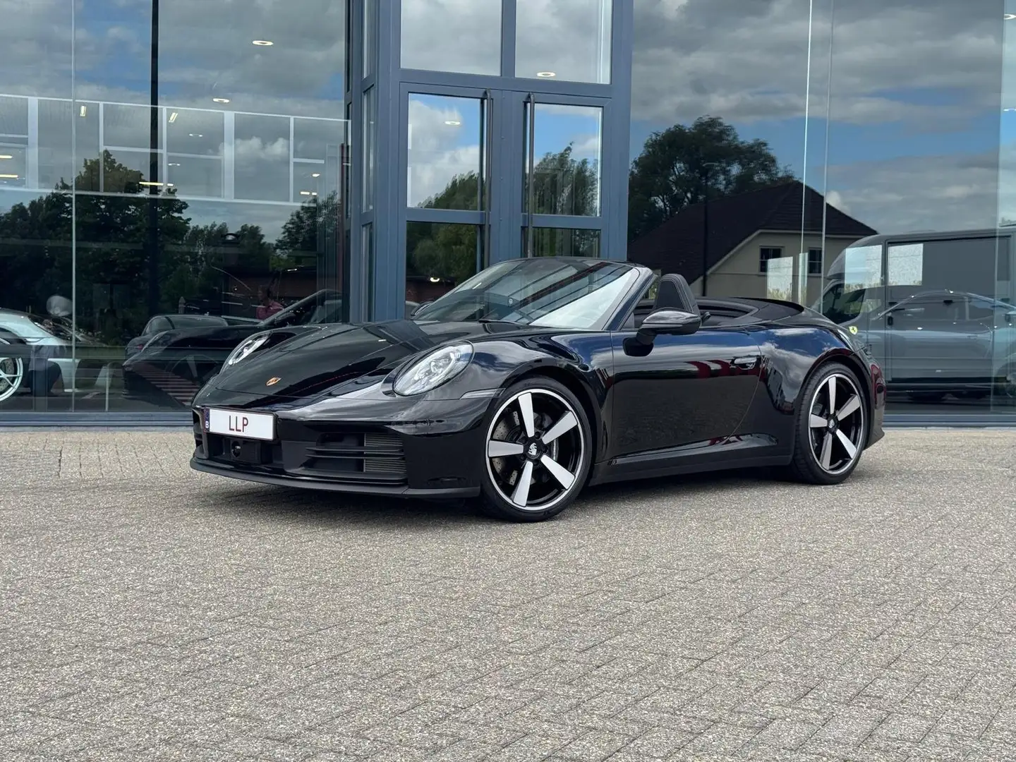 Porsche 992 911 Cabrio New Model 2025 Full option !! As new !! Noir - 1