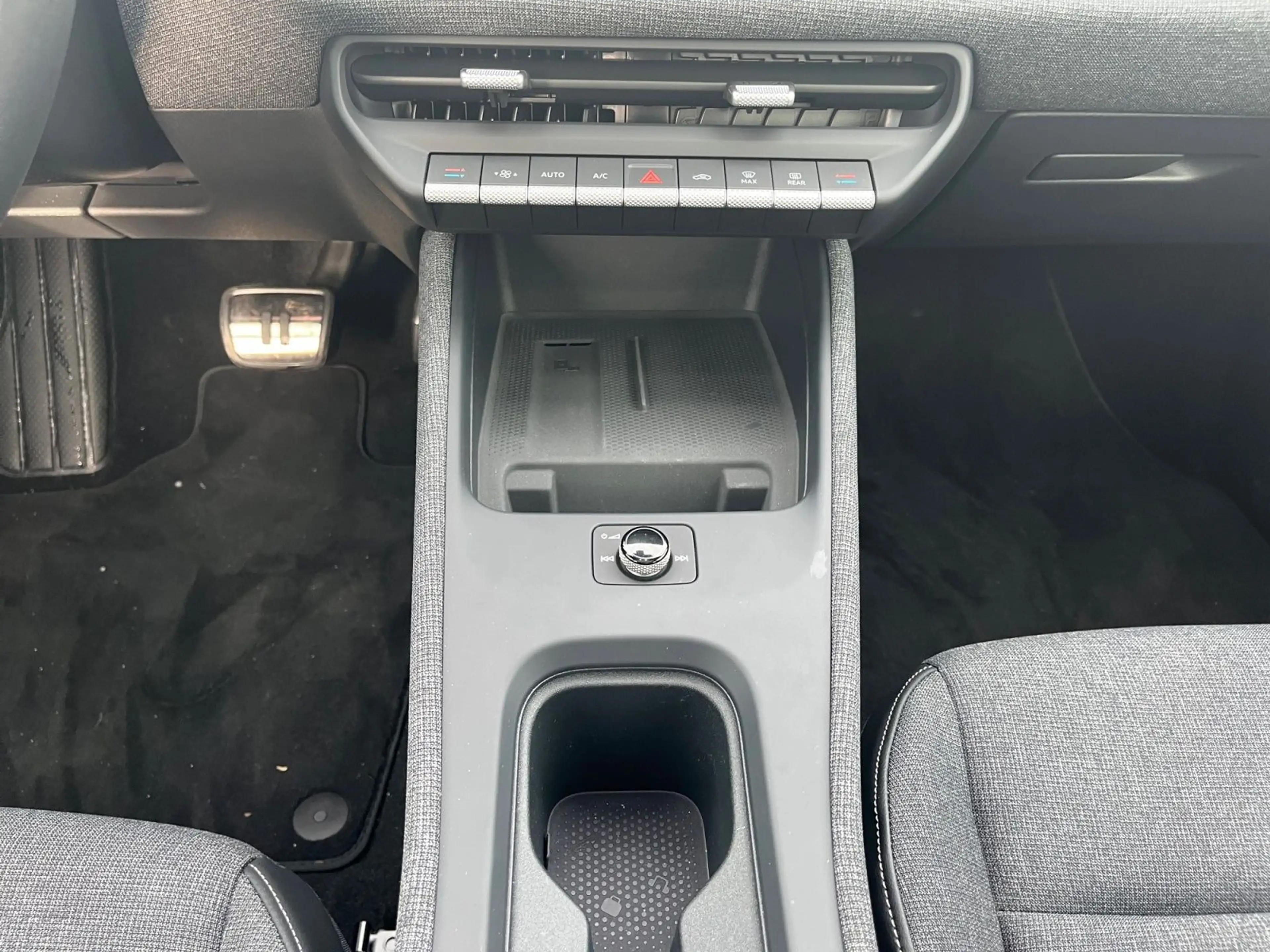 Volkswagen ID. Polo Style 52kWh LED Navi Pano AHK — photo 12