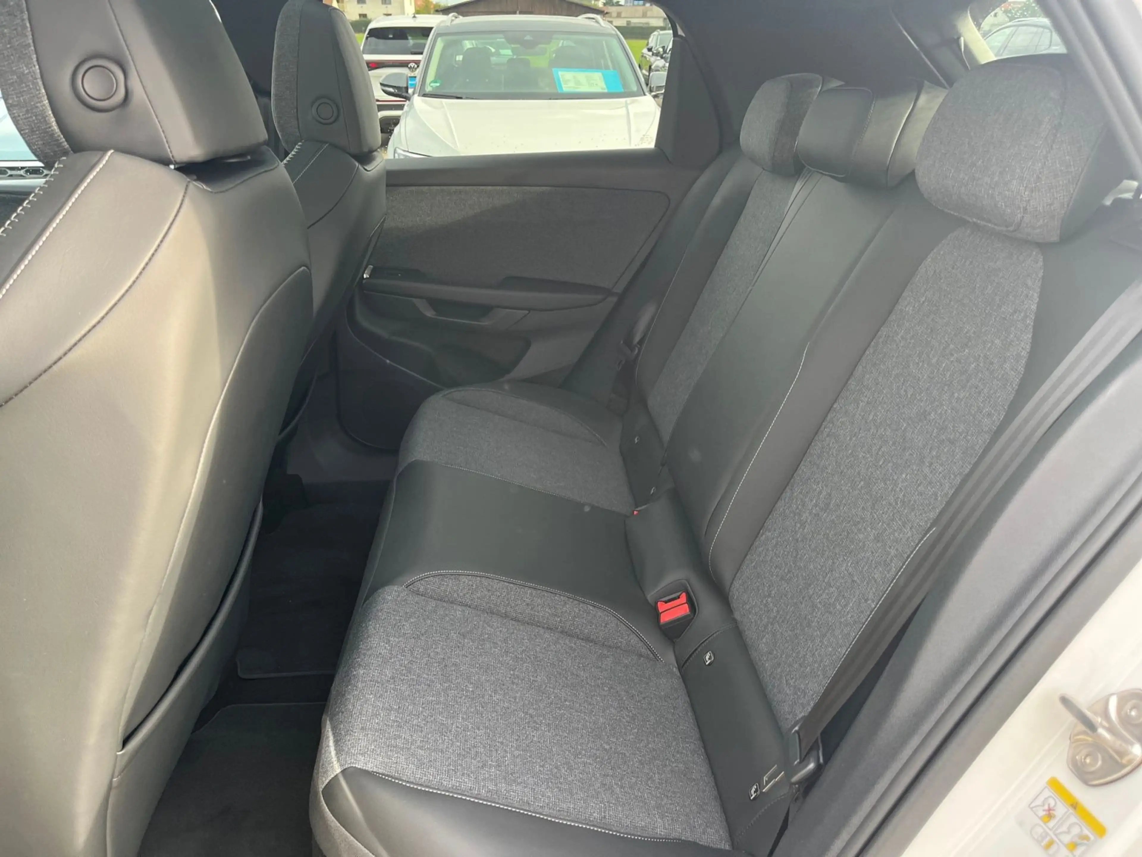 Volkswagen ID. Polo Style 52kWh LED Navi Pano AHK — photo 14