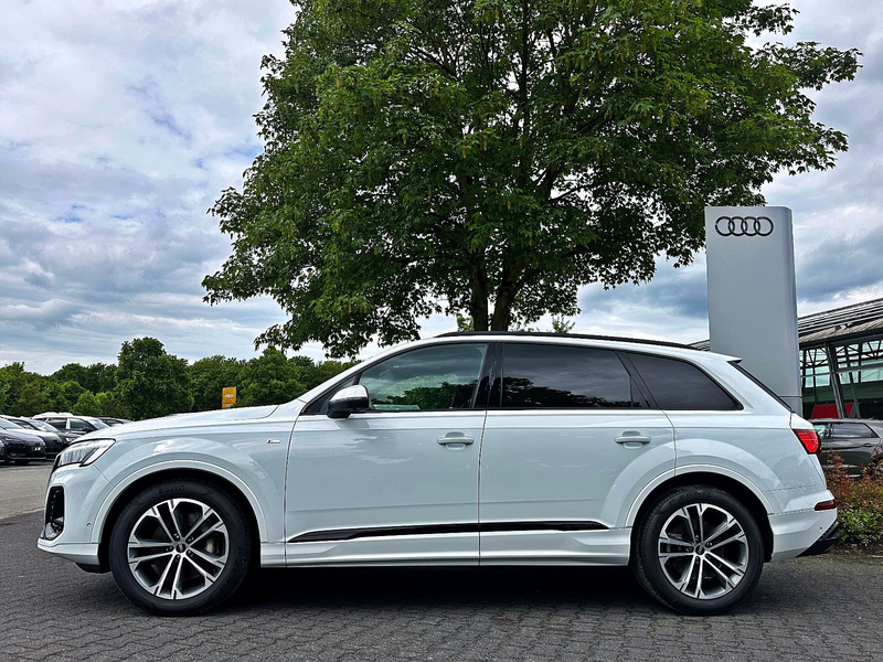 Audi Q7 55TFSI qu S LINE BLACK HUD PANO AHK 7-SITZER — photo 5
