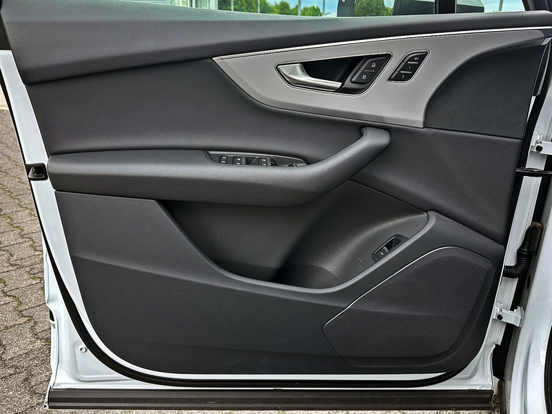 Audi Q7 55TFSI qu S LINE BLACK HUD PANO AHK 7-SITZER — photo 7