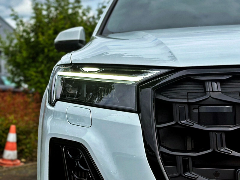 Audi Q7 55TFSI qu S LINE BLACK HUD PANO AHK 7-SITZER — photo 4