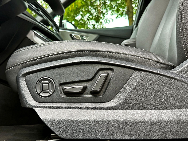 Audi Q7 55TFSI qu S LINE BLACK HUD PANO AHK 7-SITZER — photo 13