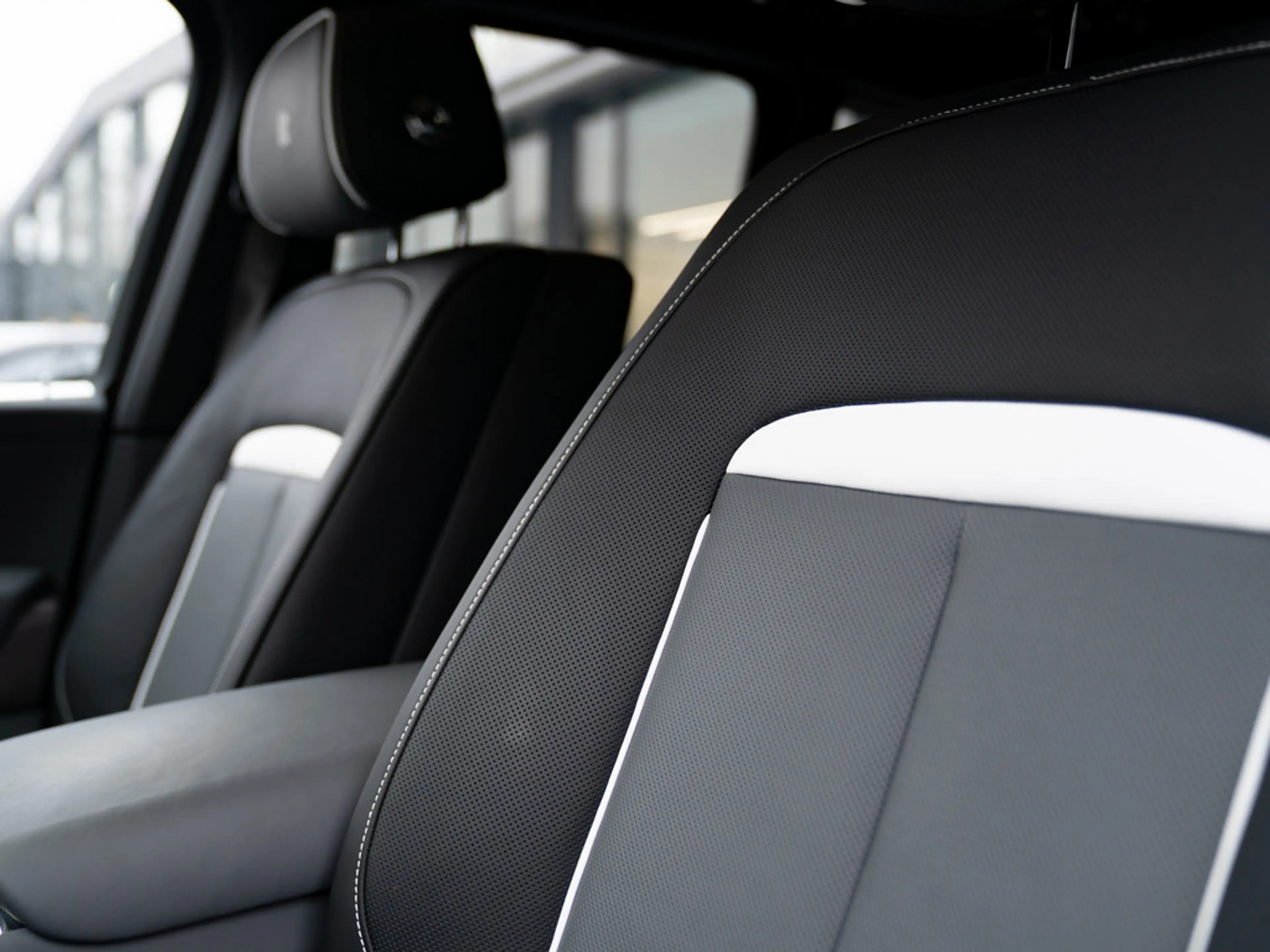 Rolls-Royce Cullinan — photo 11