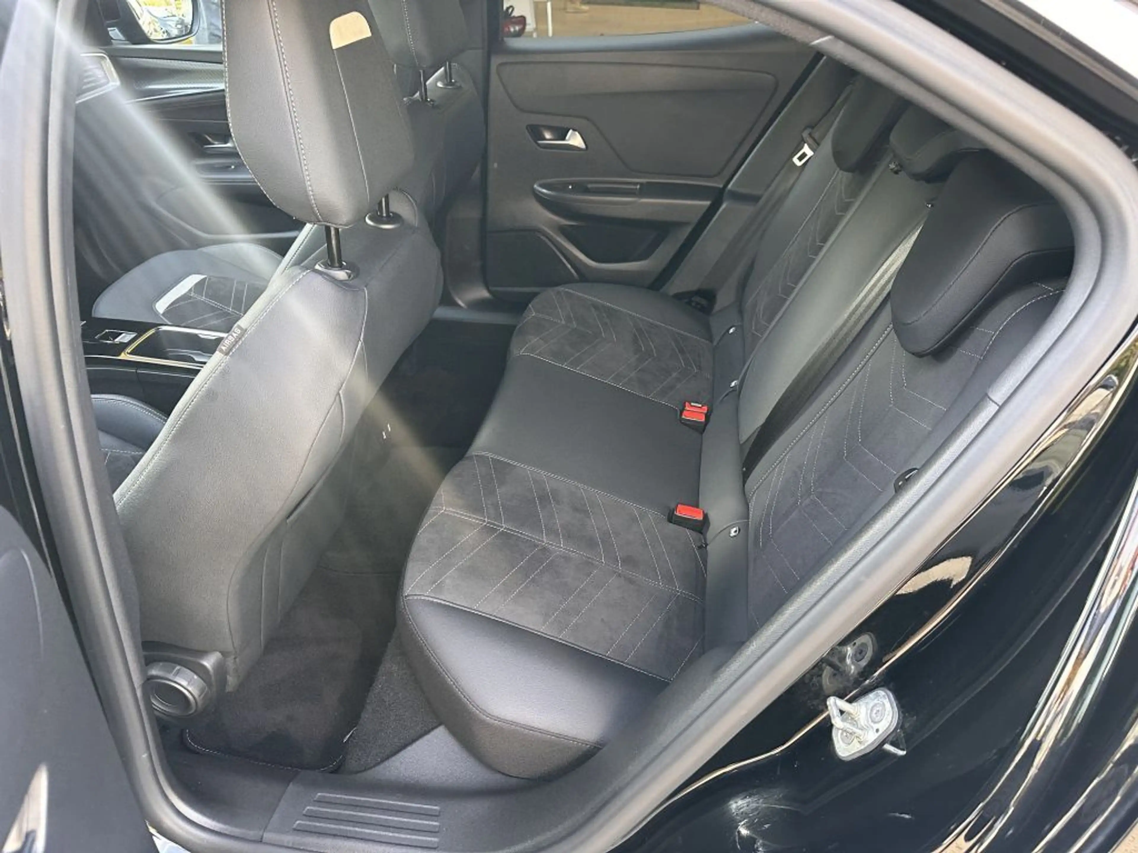 Opel Mokka-E Ultimate +NAVI+3-phasig+ — photo 11