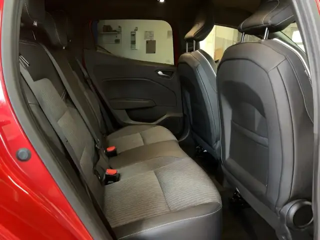 Renault Clio view 9