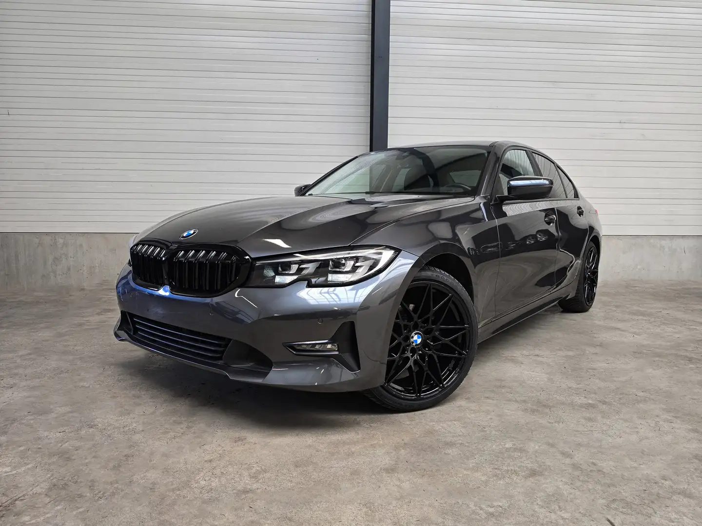 BMW 318 ✖ 19' PACK M | BLACK PACK | AUTOMATIQUE ✔ Šedá - 1