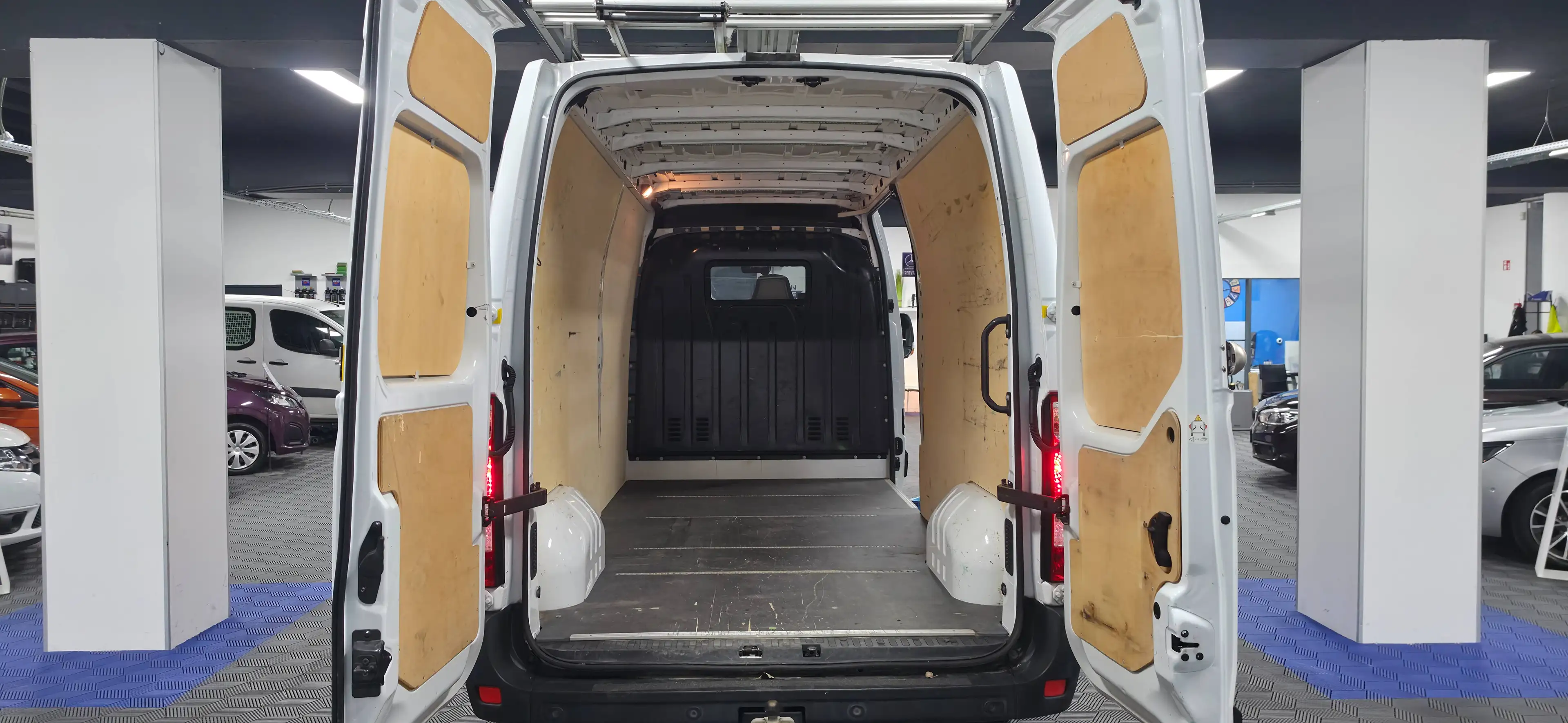 Renault Master L3H2 2.3 dCi 150 · Galerie de toit · Attelage · Caméra + radars · CarPlay · Entretien 120 000 km fait — photo 12