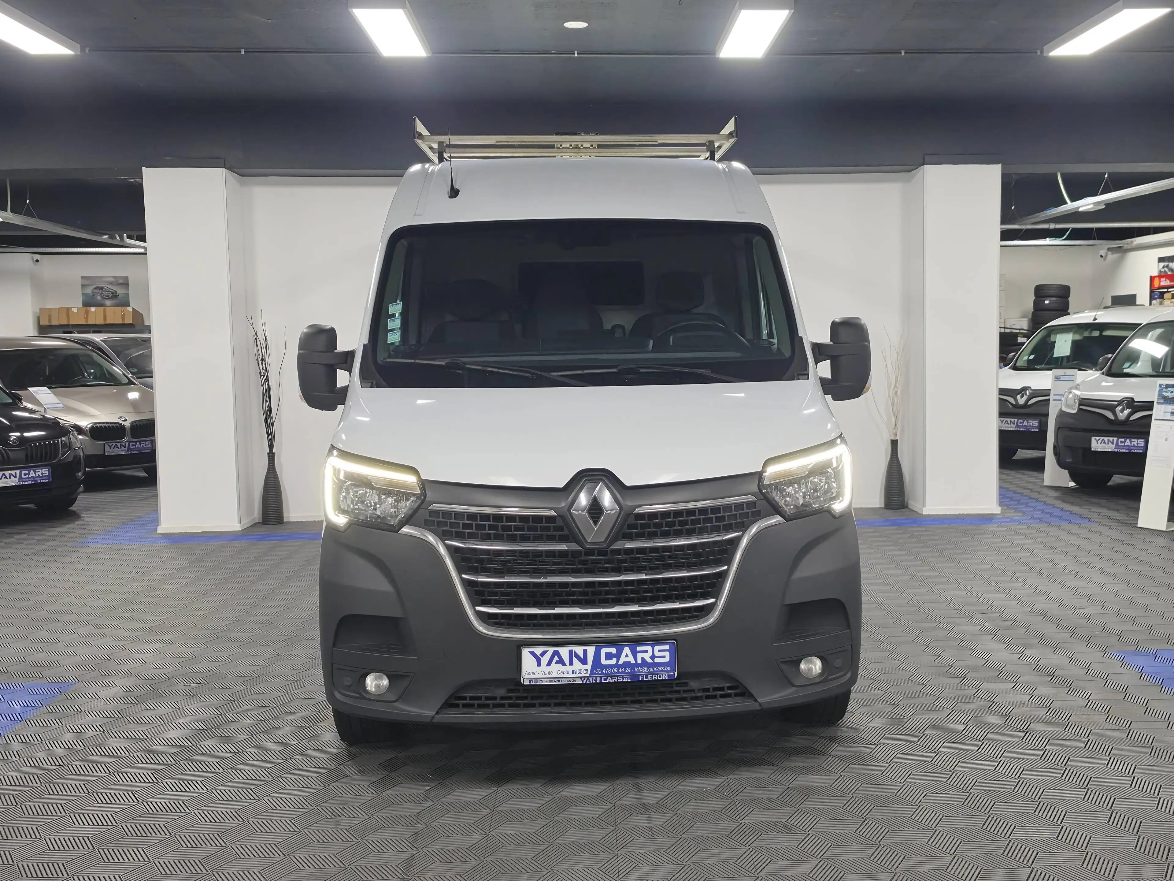 Renault Master L3H2 2.3 dCi 150 · Galerie de toit · Attelage · Caméra + radars · CarPlay · Entretien 120 000 km fait — photo 3