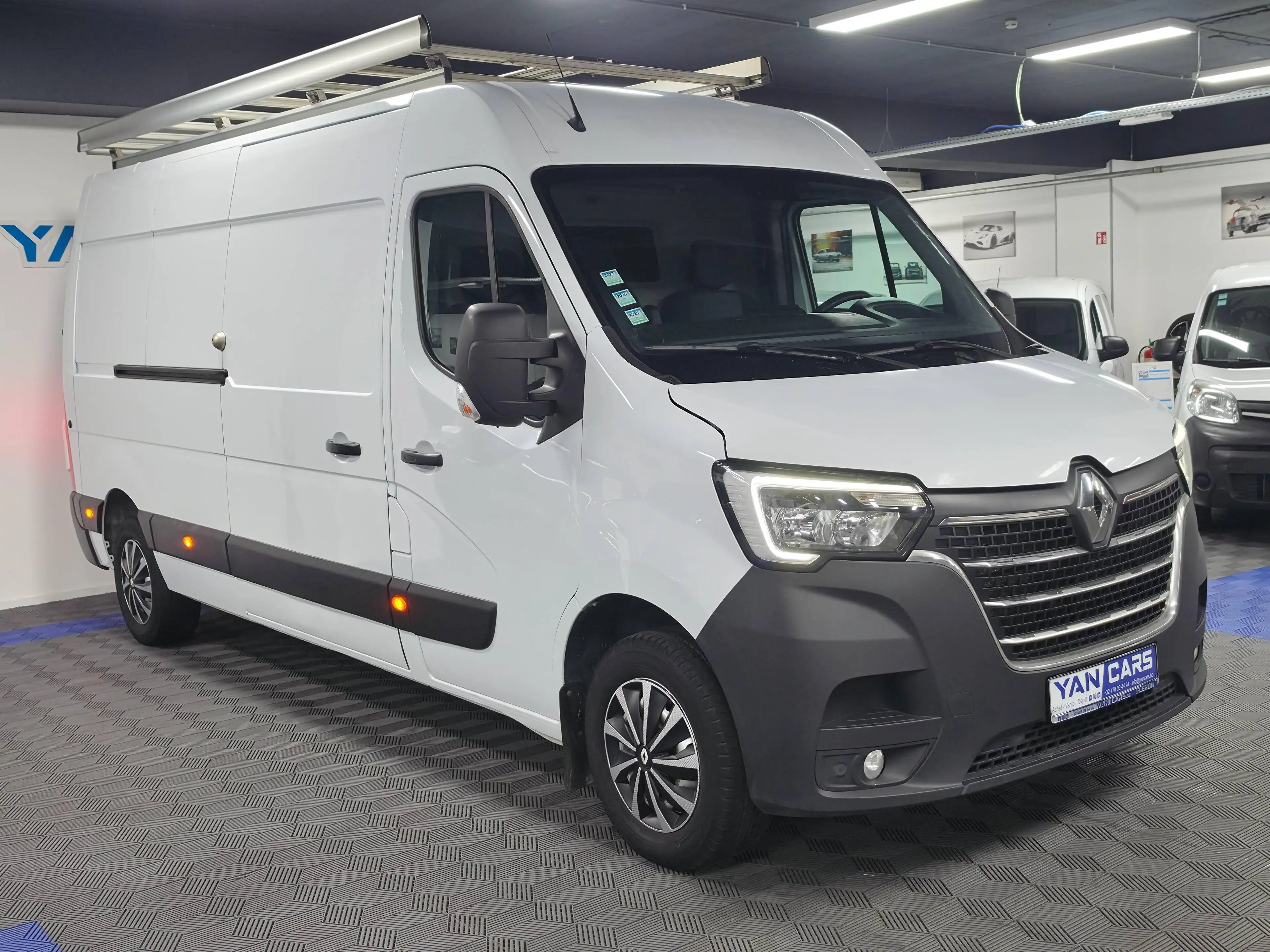 Renault Master L3H2 2.3 dCi 150 · Galerie de toit · Attelage · Caméra + radars · CarPlay · Entretien 120 000 km fait — photo 4
