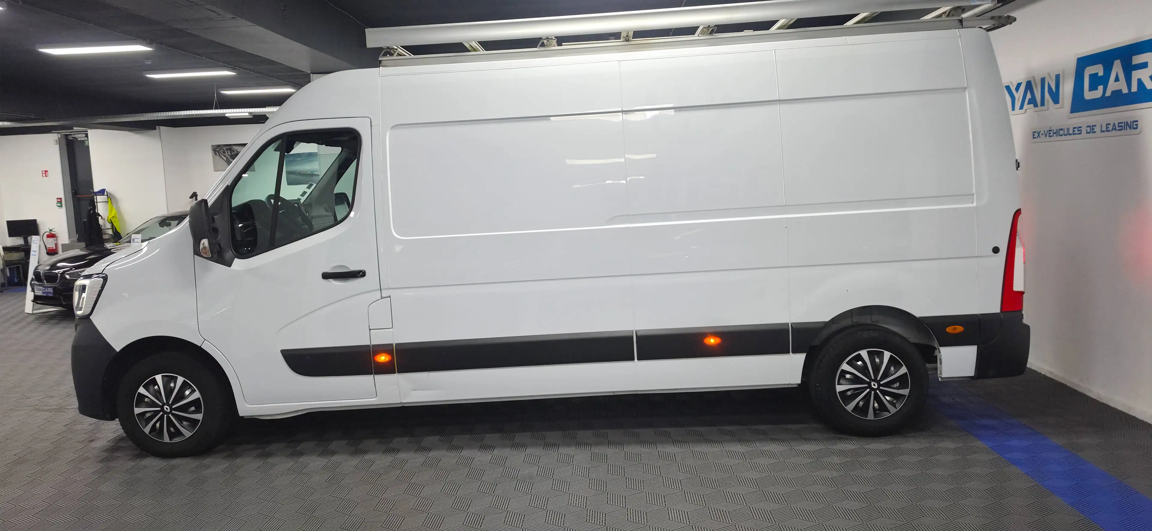 Renault Master L3H2 2.3 dCi 150 · Galerie de toit · Attelage · Caméra + radars · CarPlay · Entretien 120 000 km fait — photo 6