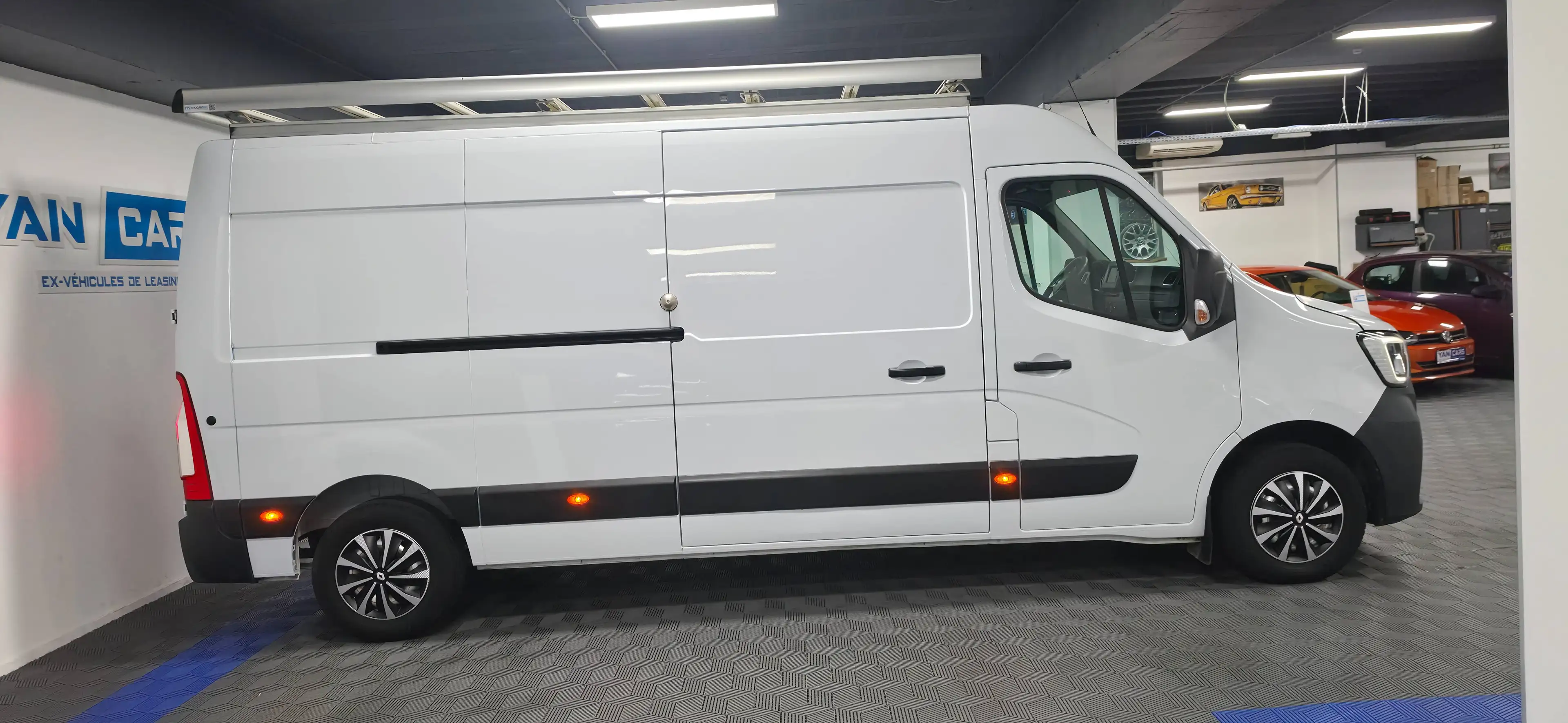 Renault Master L3H2 2.3 dCi 150 · Galerie de toit · Attelage · Caméra + radars · CarPlay · Entretien 120 000 km fait — photo 5