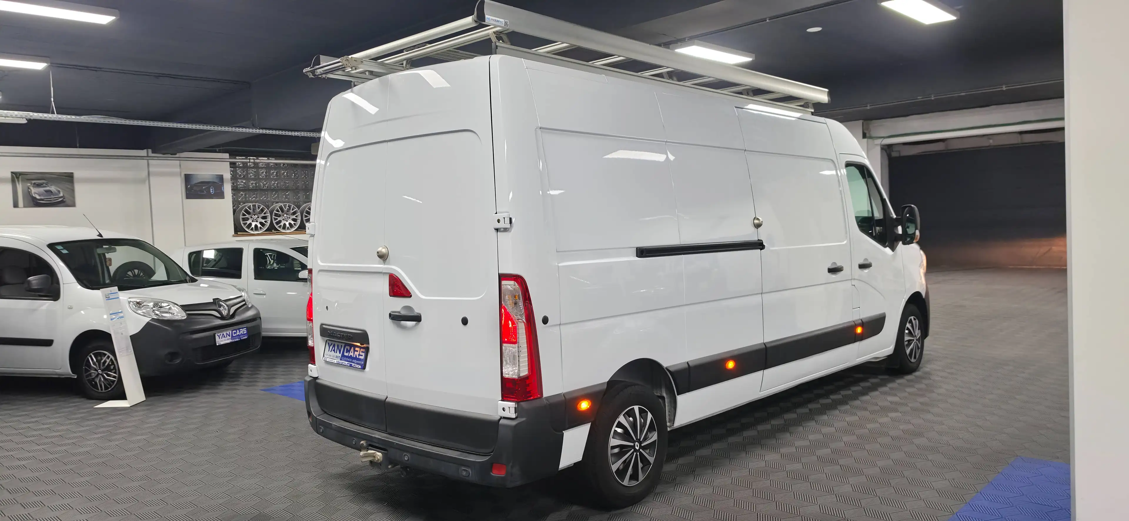 Renault Master L3H2 2.3 dCi 150 · Galerie de toit · Attelage · Caméra + radars · CarPlay · Entretien 120 000 km fait — photo 9