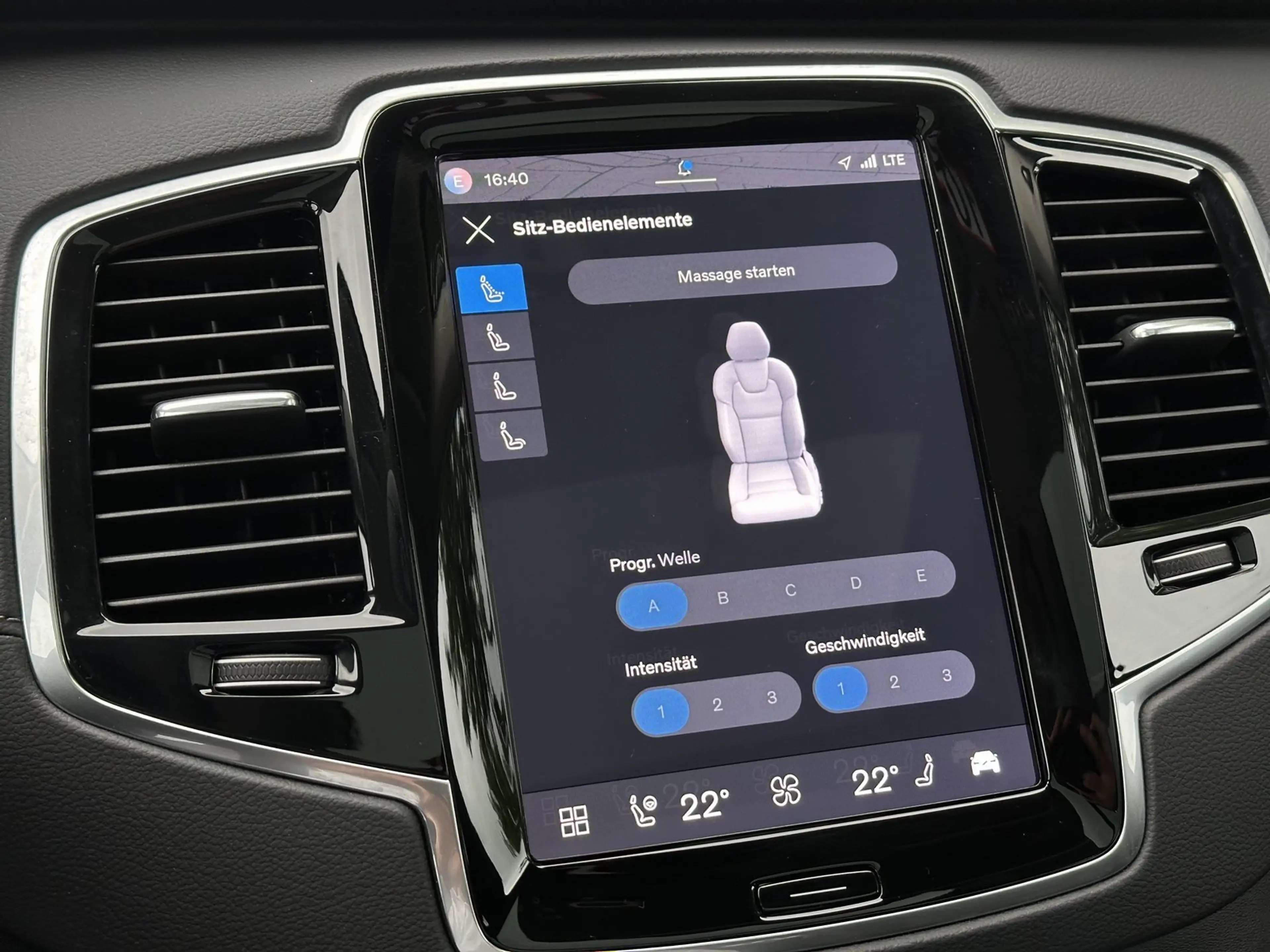 Volvo XC90 T8 Ultra Dark Recharge AWD — photo 14