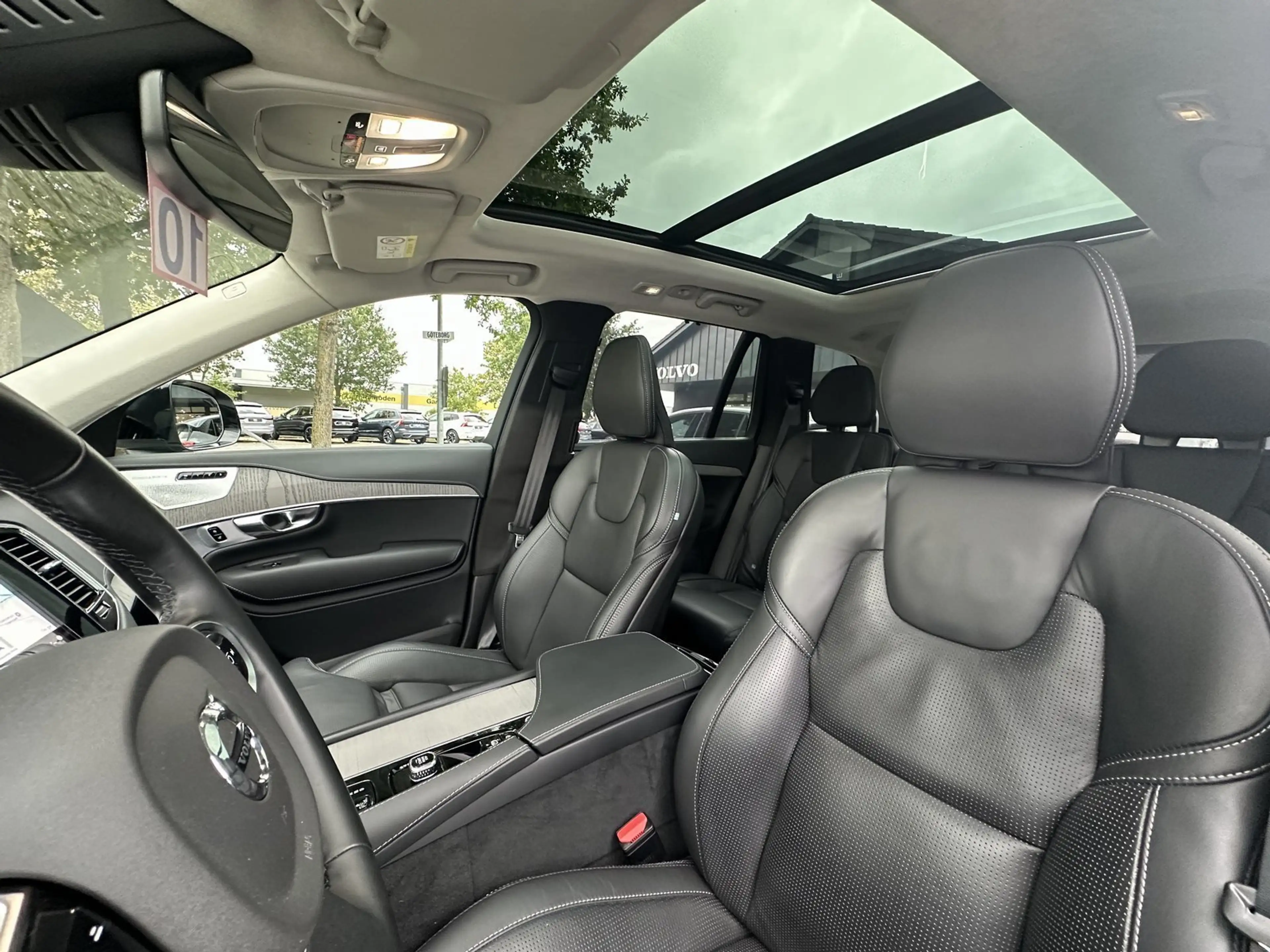 Volvo XC90 T8 Ultra Dark Recharge AWD — photo 9