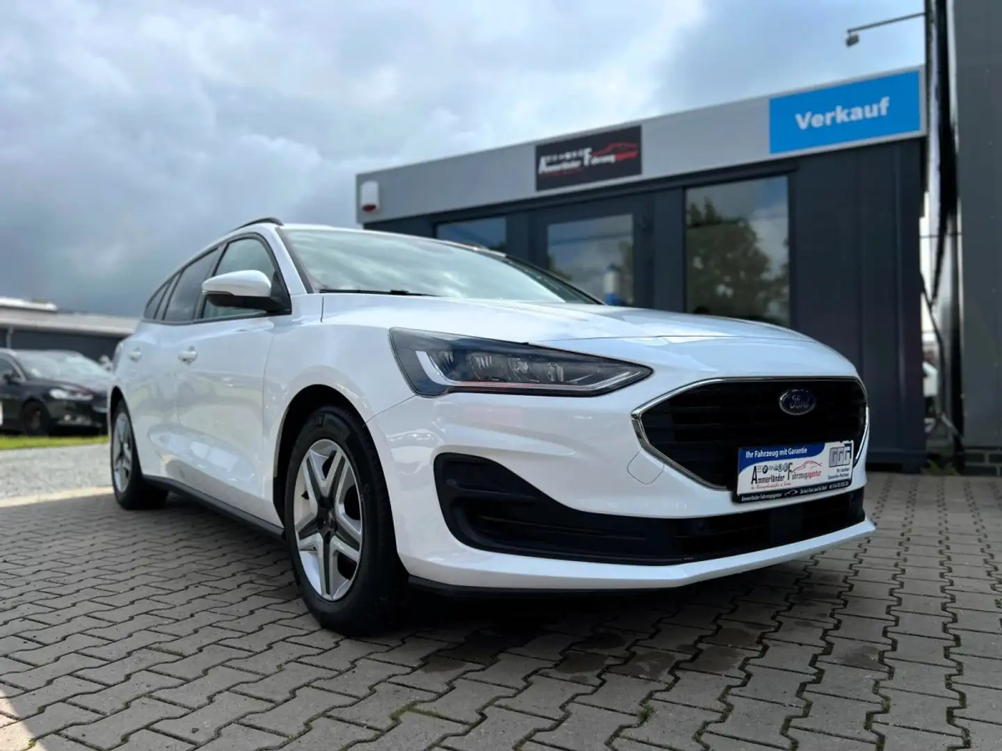 Ford Focus Turnier 1,5 Facelift COOL&CONNECT *AHK-NAVI-RFK-AP Bianco - 2