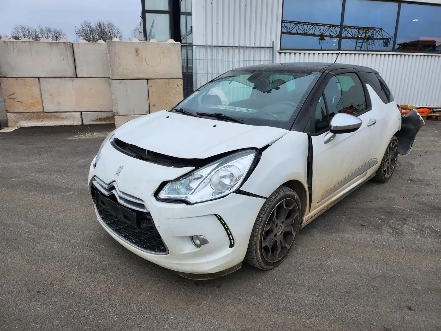 Citroen DS3 1.6L HDi 90 So Chic Wit - 2