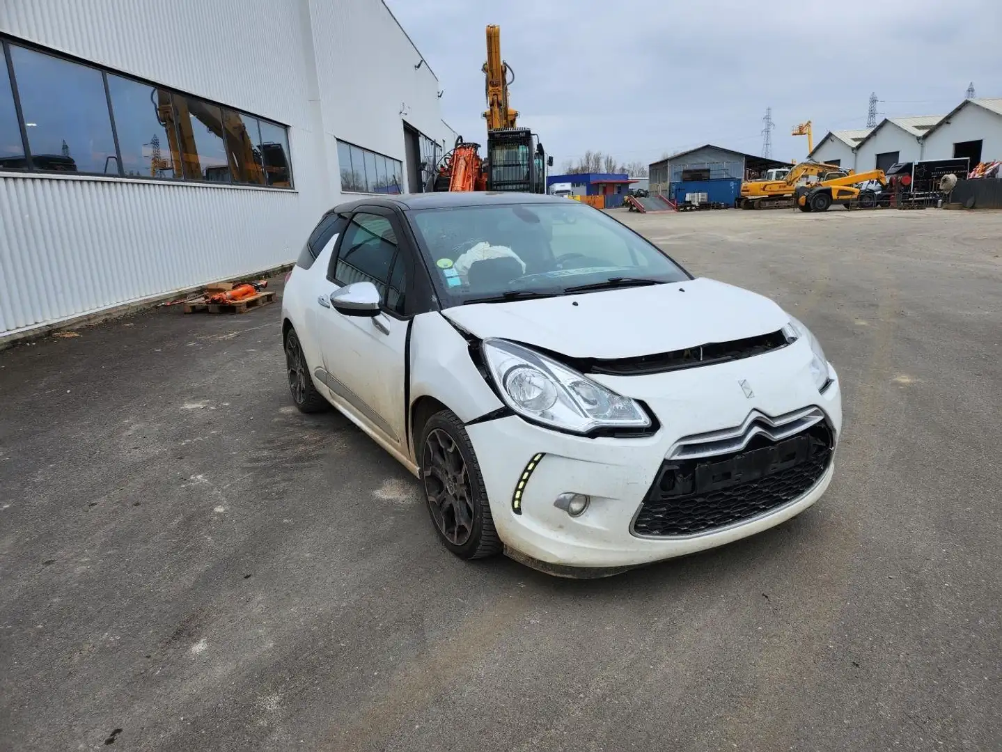 Citroen DS3 1.6L HDi 90 So Chic Wit - 1
