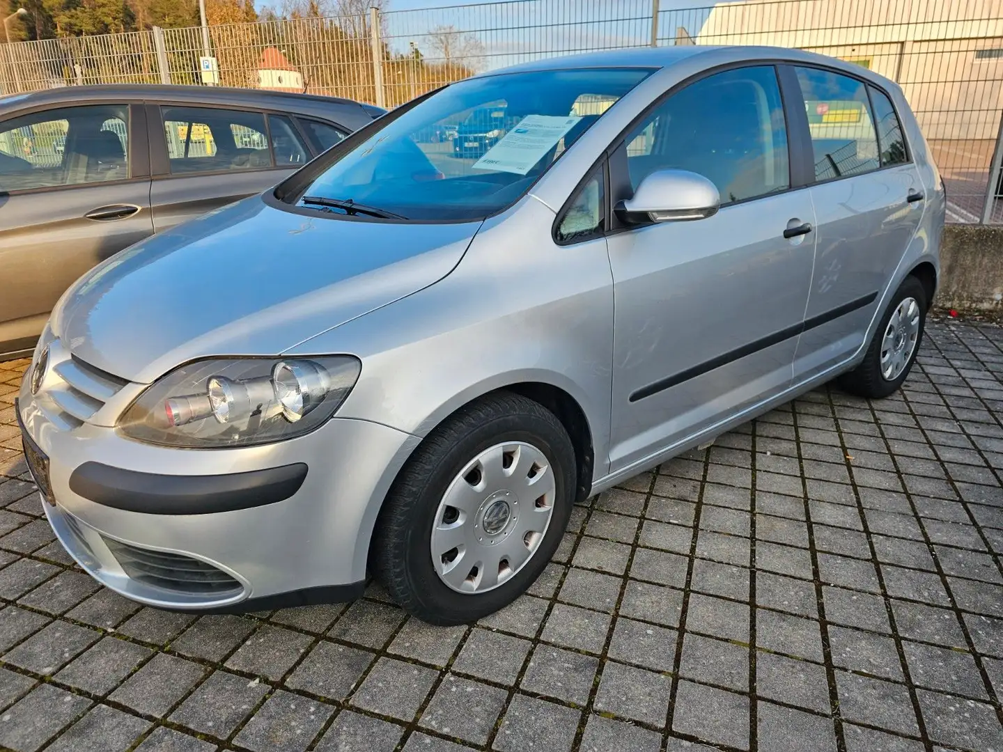 Volkswagen Golf Plus V 1.6i / TÜV NEU/ TOP Zustand Argent - 1