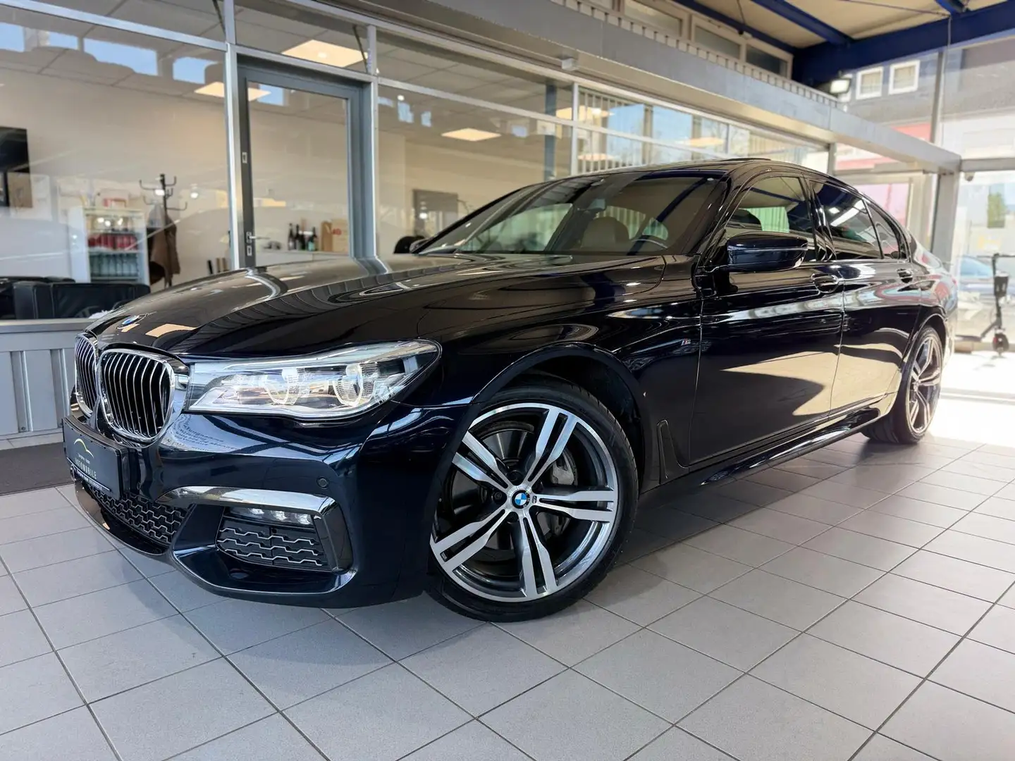 BMW 730 d M-Sport HUD KAM PANO MASSAGE AMBIENTE HIFI Negro - 2
