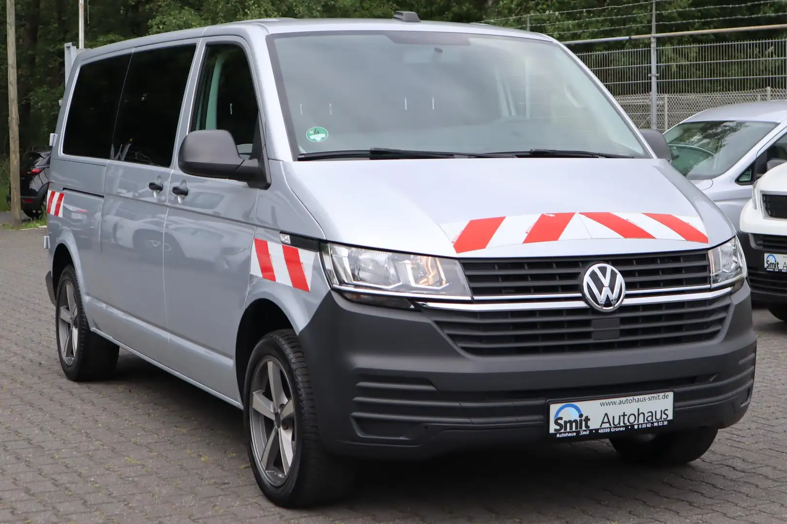 Volkswagen T6.1 Kombi T6.1 Transporter Kombi DSG LANG 9-Sitze/ APP/DAB Silber - 1