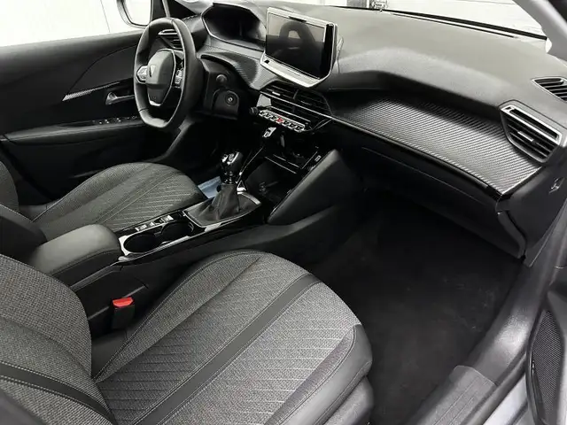 Peugeot 208 view 2