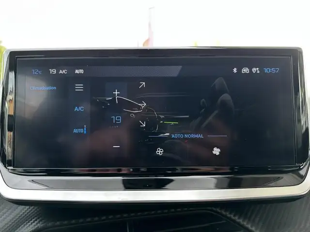 Peugeot 208 view 14