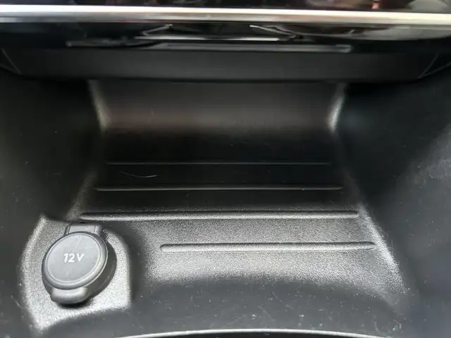 Peugeot 208 view 19