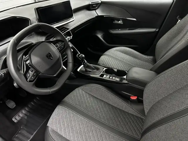 Peugeot 208 view 8