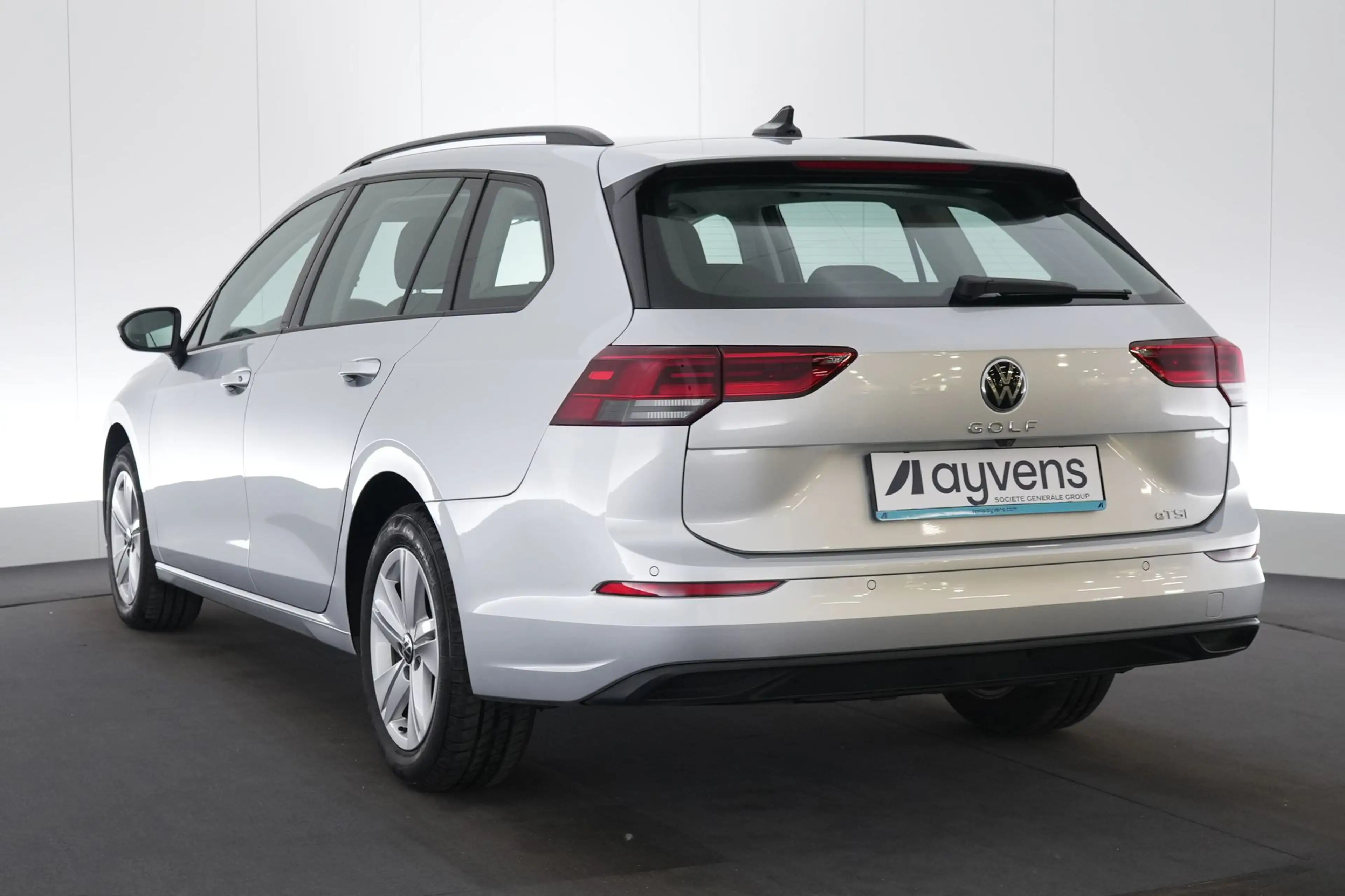 Volkswagen Golf Variant 1.0 eTSI DSG Life Business LED GPS PDC CAM Carplay — photo 9