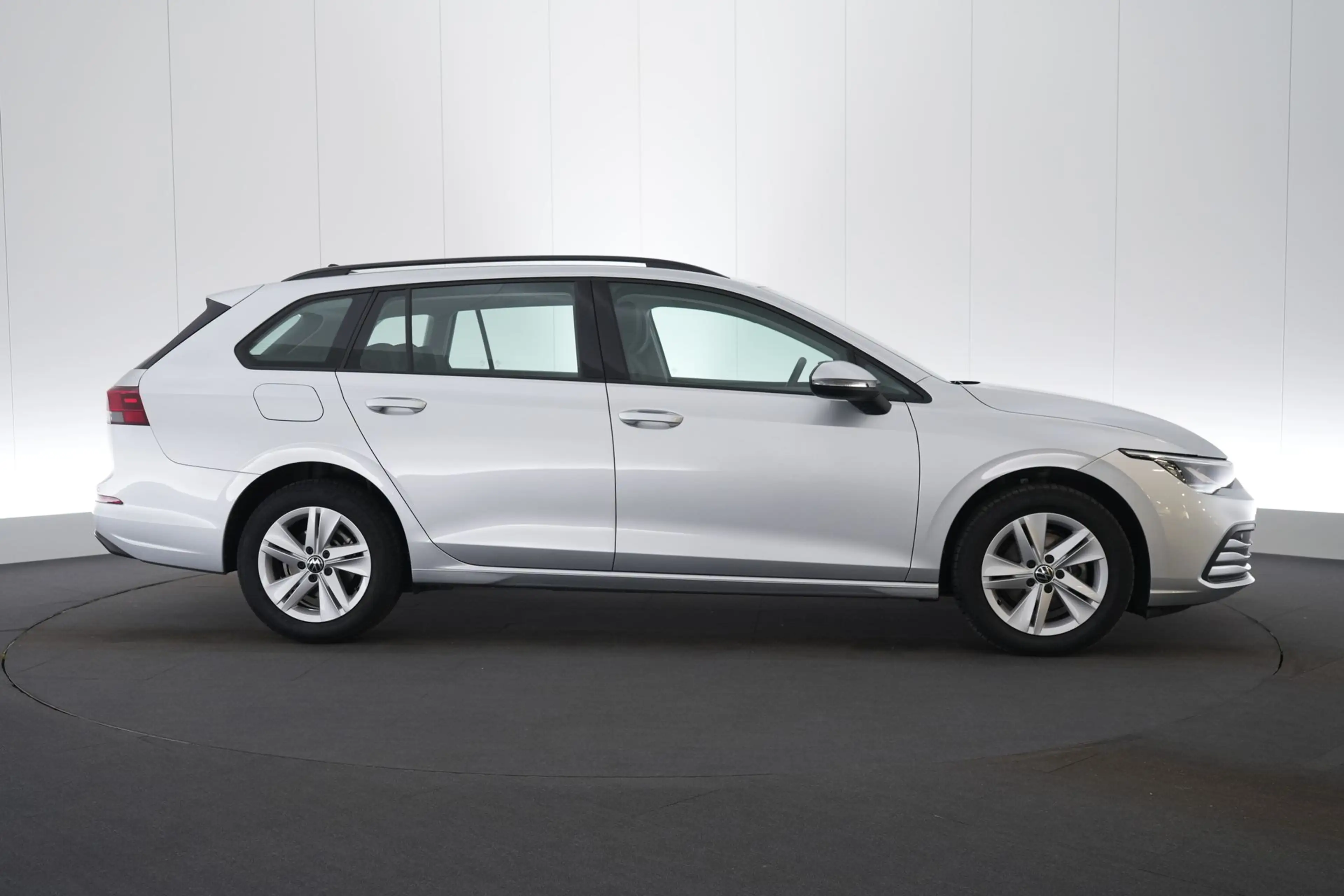Volkswagen Golf Variant 1.0 eTSI DSG Life Business LED GPS PDC CAM Carplay — photo 5
