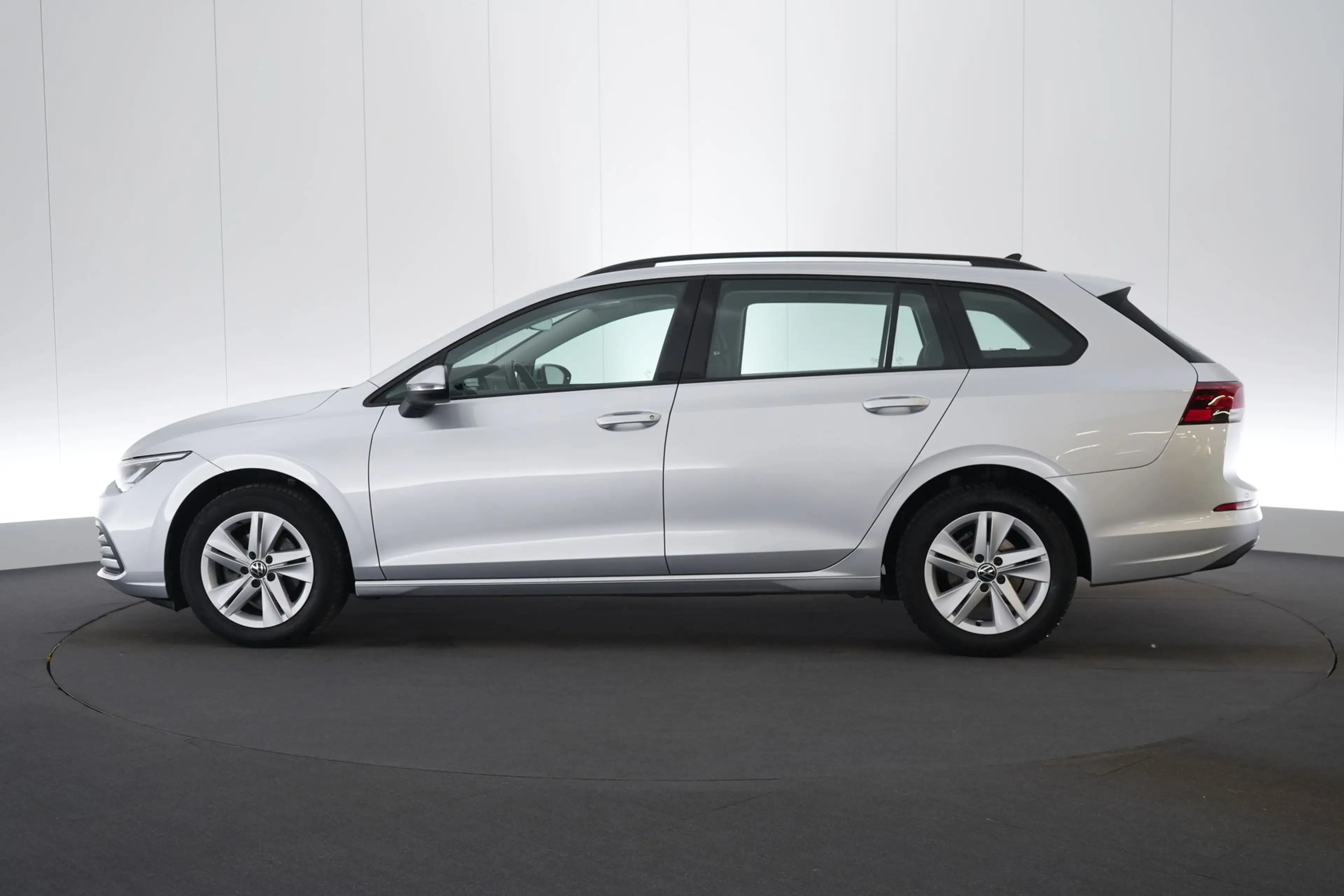 Volkswagen Golf Variant 1.0 eTSI DSG Life Business LED GPS PDC CAM Carplay — photo 11