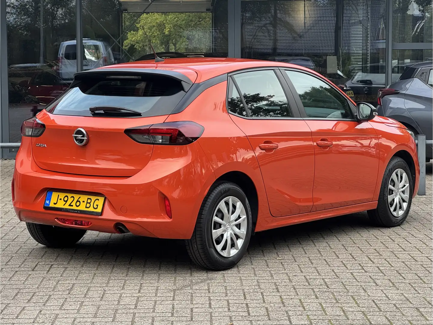 Opel Corsa 1.2 Edition Airco/Cruise/Audio/CV Oranje - 2