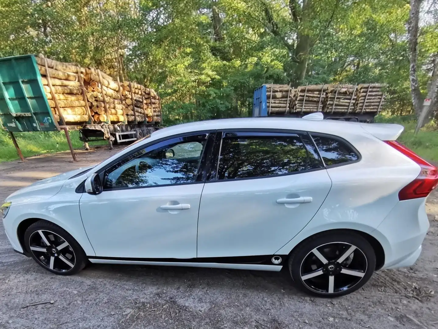 Volvo V40 V40 D3 Geartronic Momentum TŰV/HU 2027 Weiß - 2