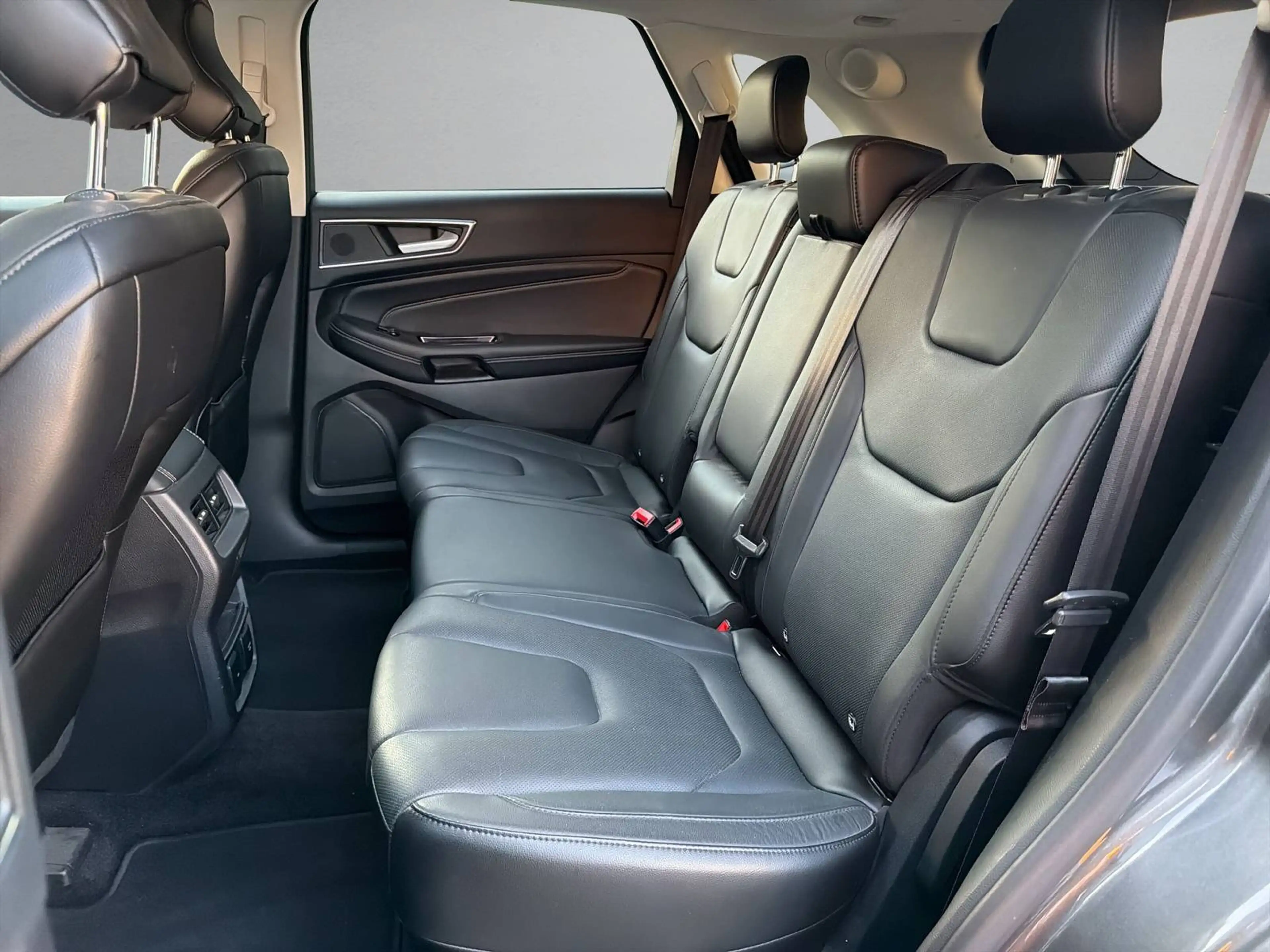 Ford Edge 2.0 TDCI Titanium 4x4 AHK*LED*4xSHZ*SITZKLIMA*CARPLAY*NAVI*ACC — photo 11