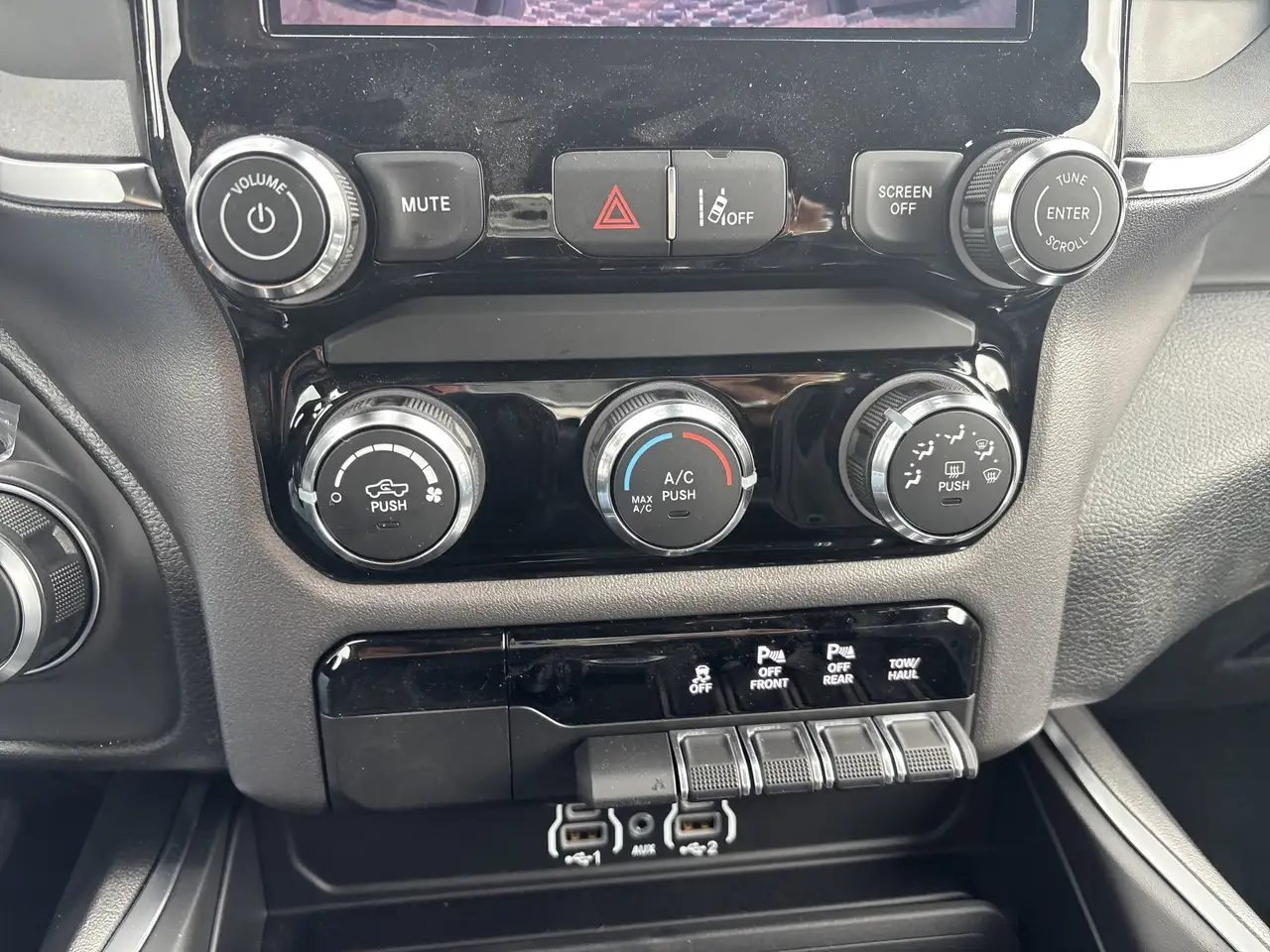 RAM 1500 снимка RAM 1500