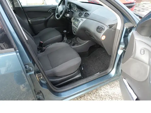 Ford Focus view 9