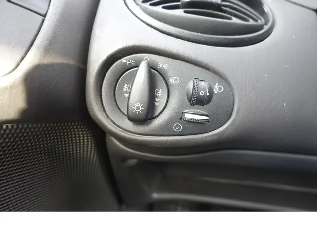 Ford Focus view 12