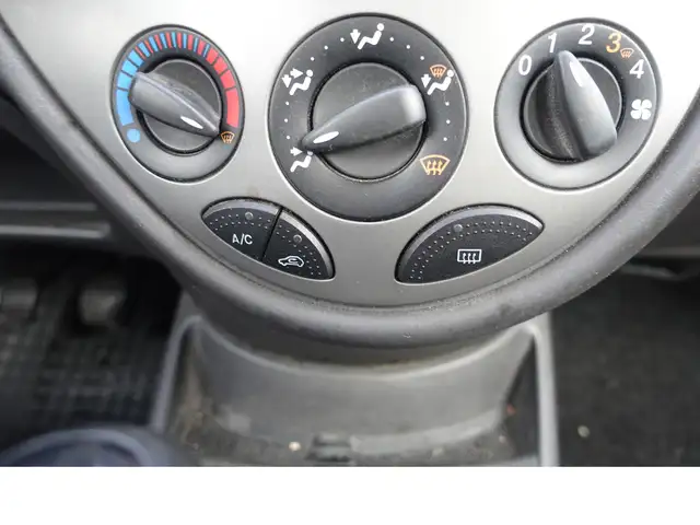 Ford Focus view 11