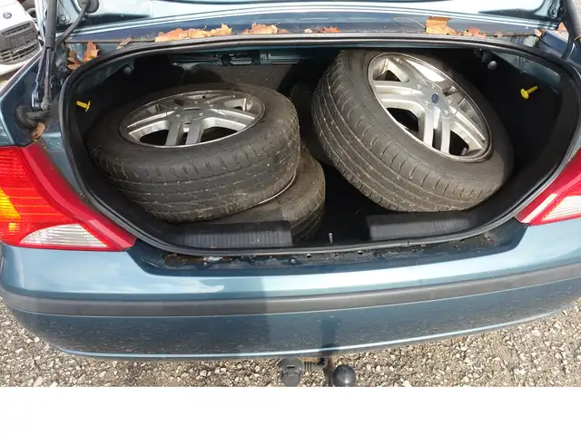 Ford Focus view 13