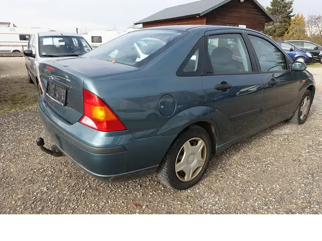 Ford Focus view 2