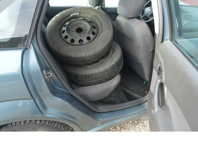 Ford Focus view 14