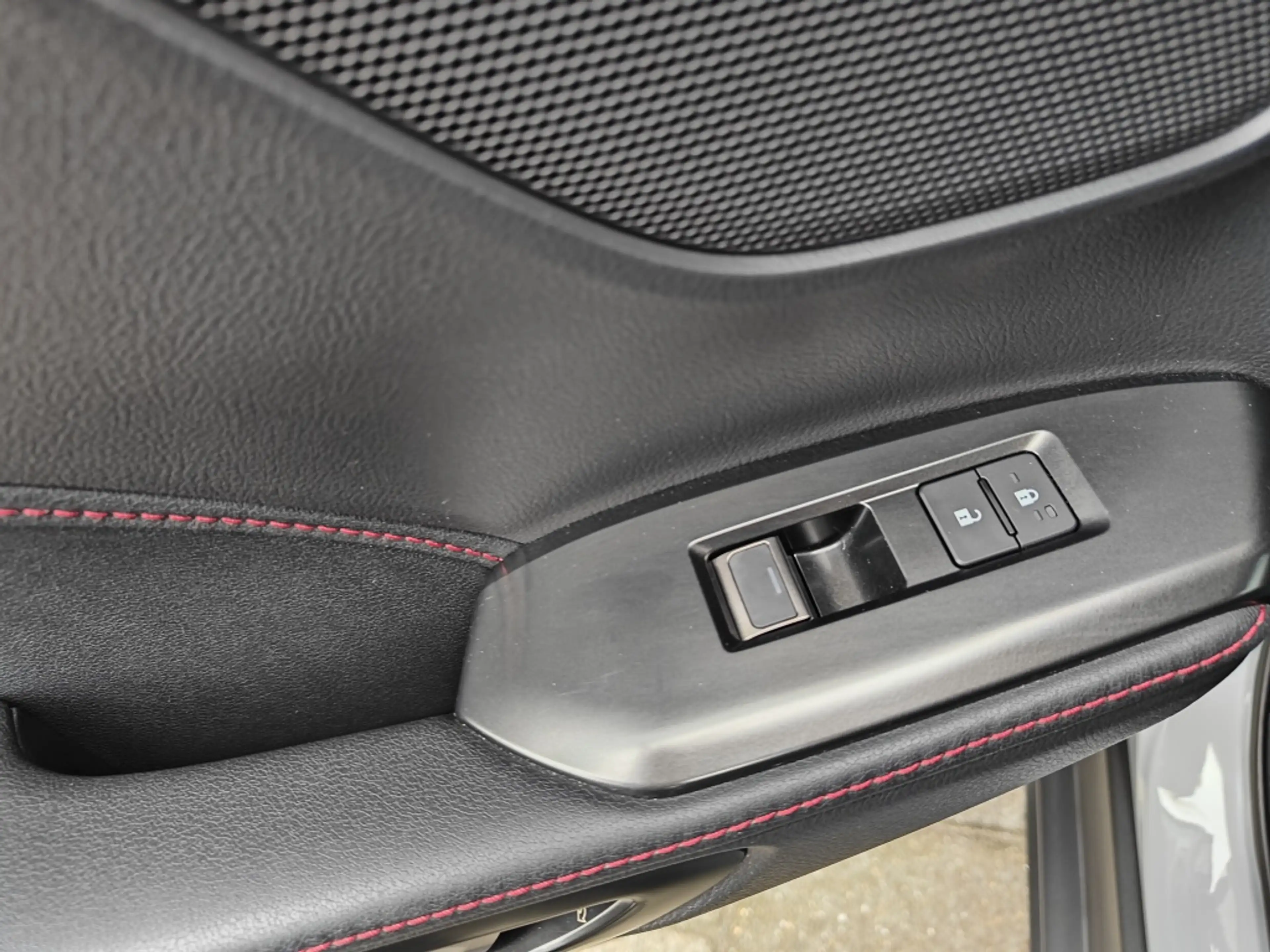 Lexus LBX LBX 1.5 Hybrid Emotion (FWD) — photo 19