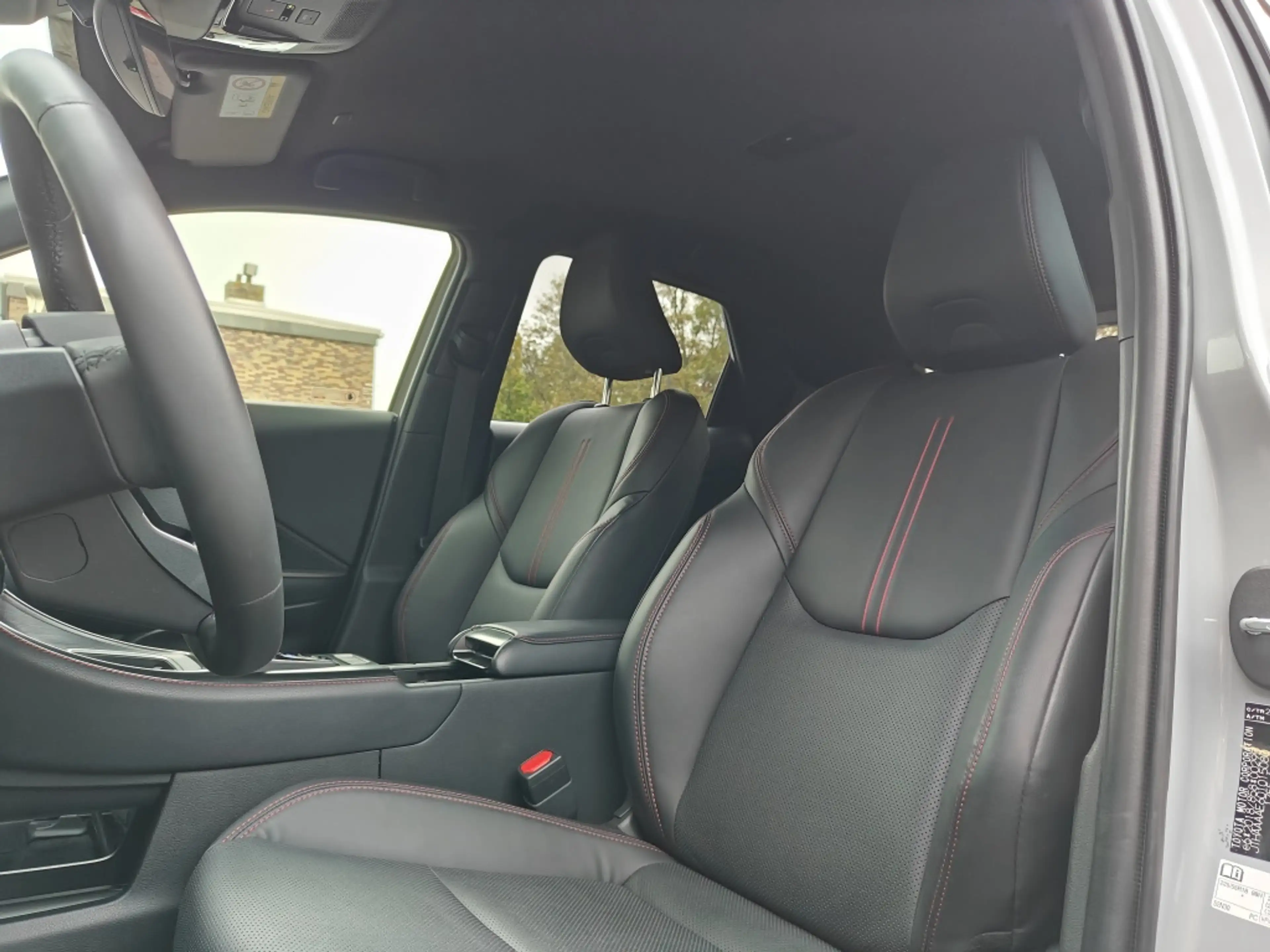 Lexus LBX LBX 1.5 Hybrid Emotion (FWD) — photo 9