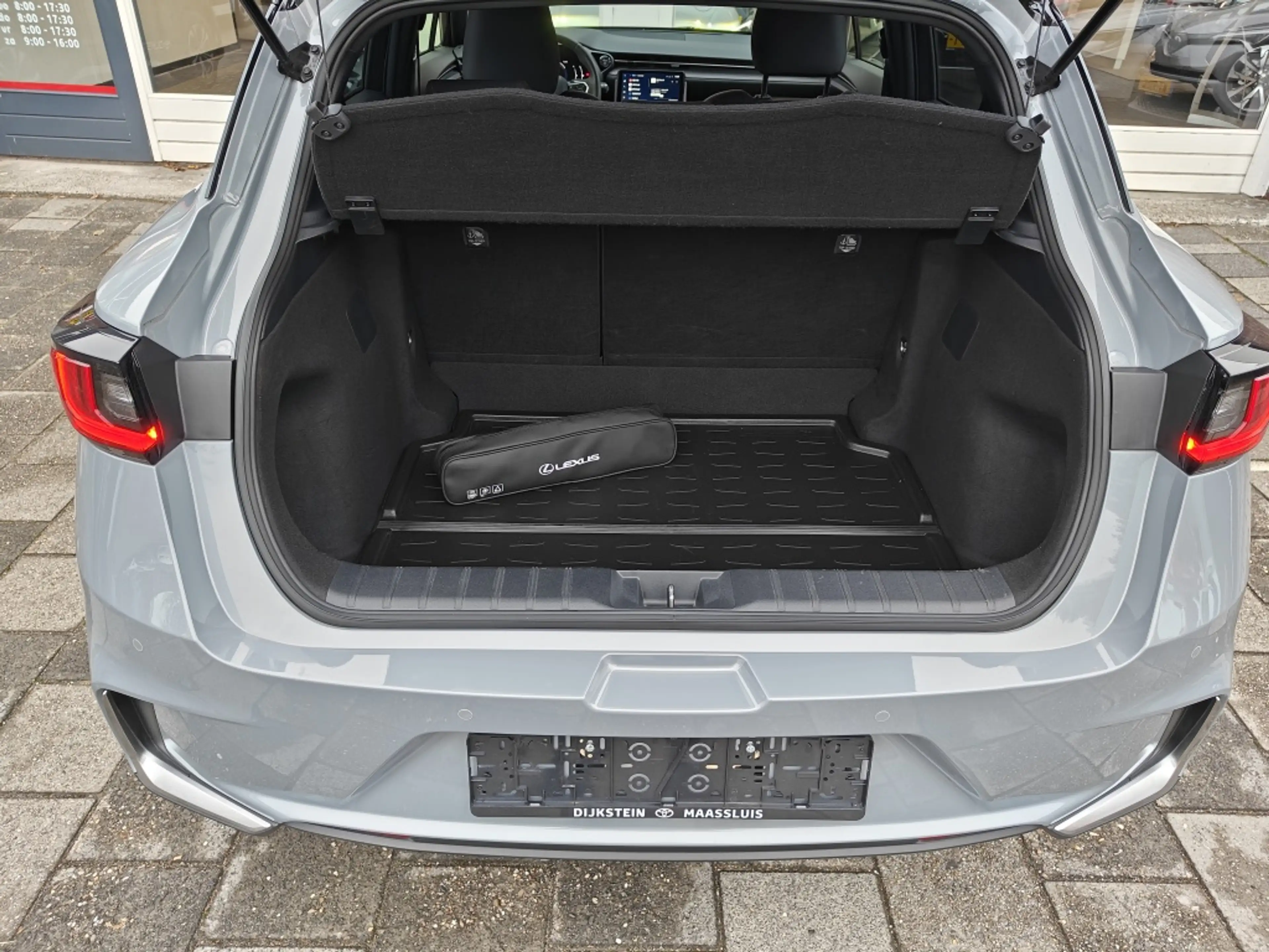 Lexus LBX LBX 1.5 Hybrid Emotion (FWD) — photo 6