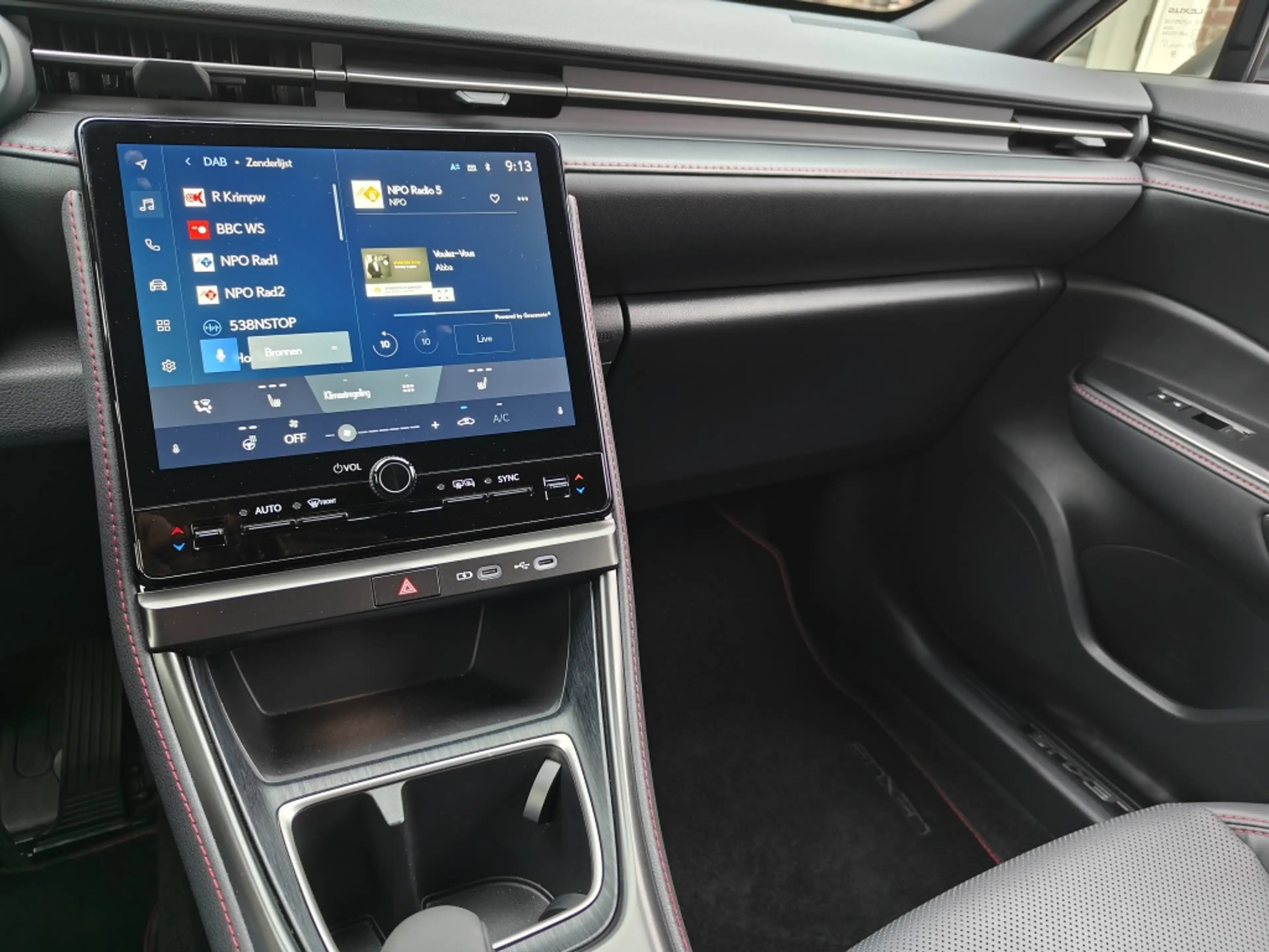 Lexus LBX LBX 1.5 Hybrid Emotion (FWD) — photo 15